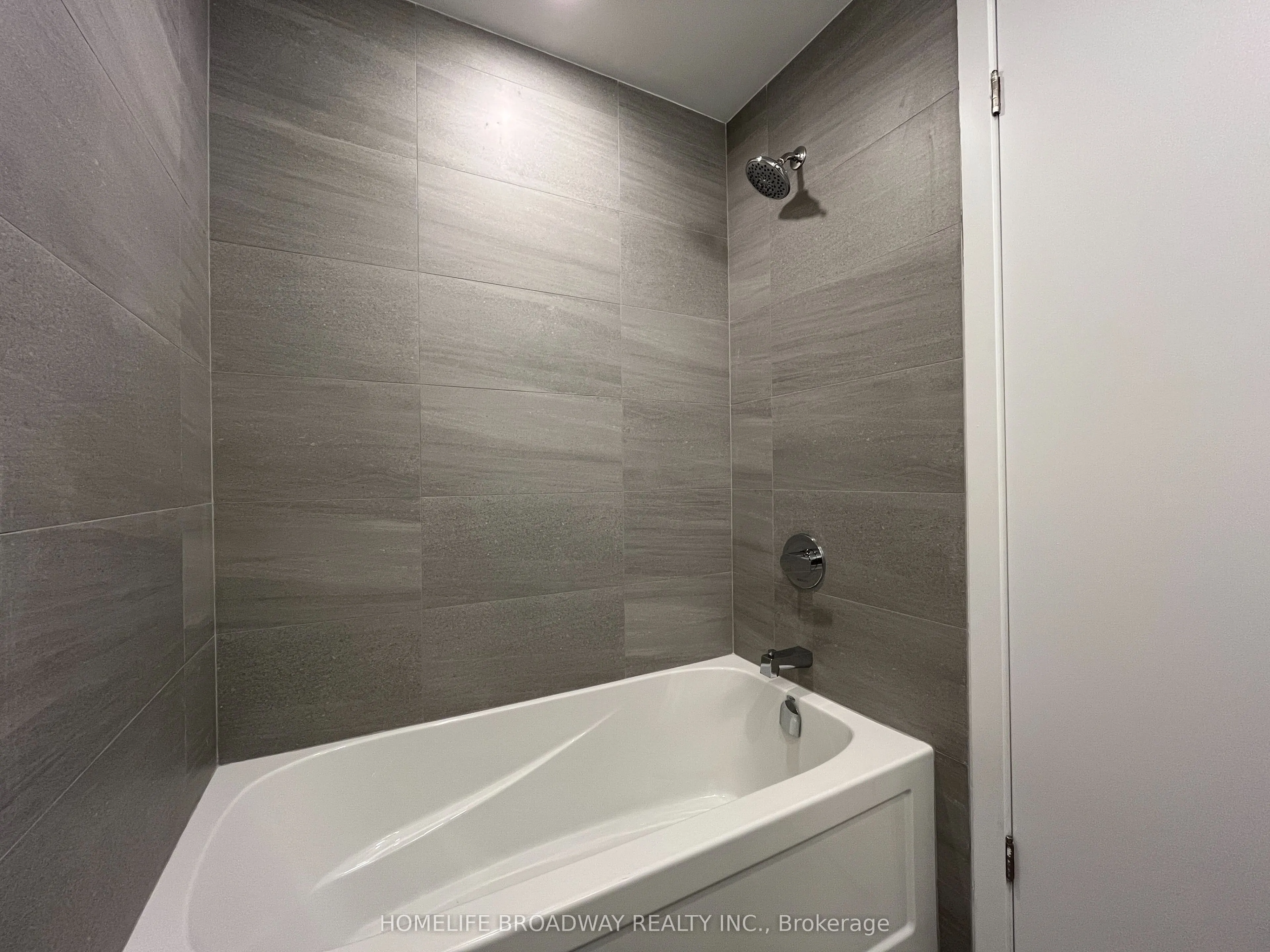8188 Yonge Street, #706