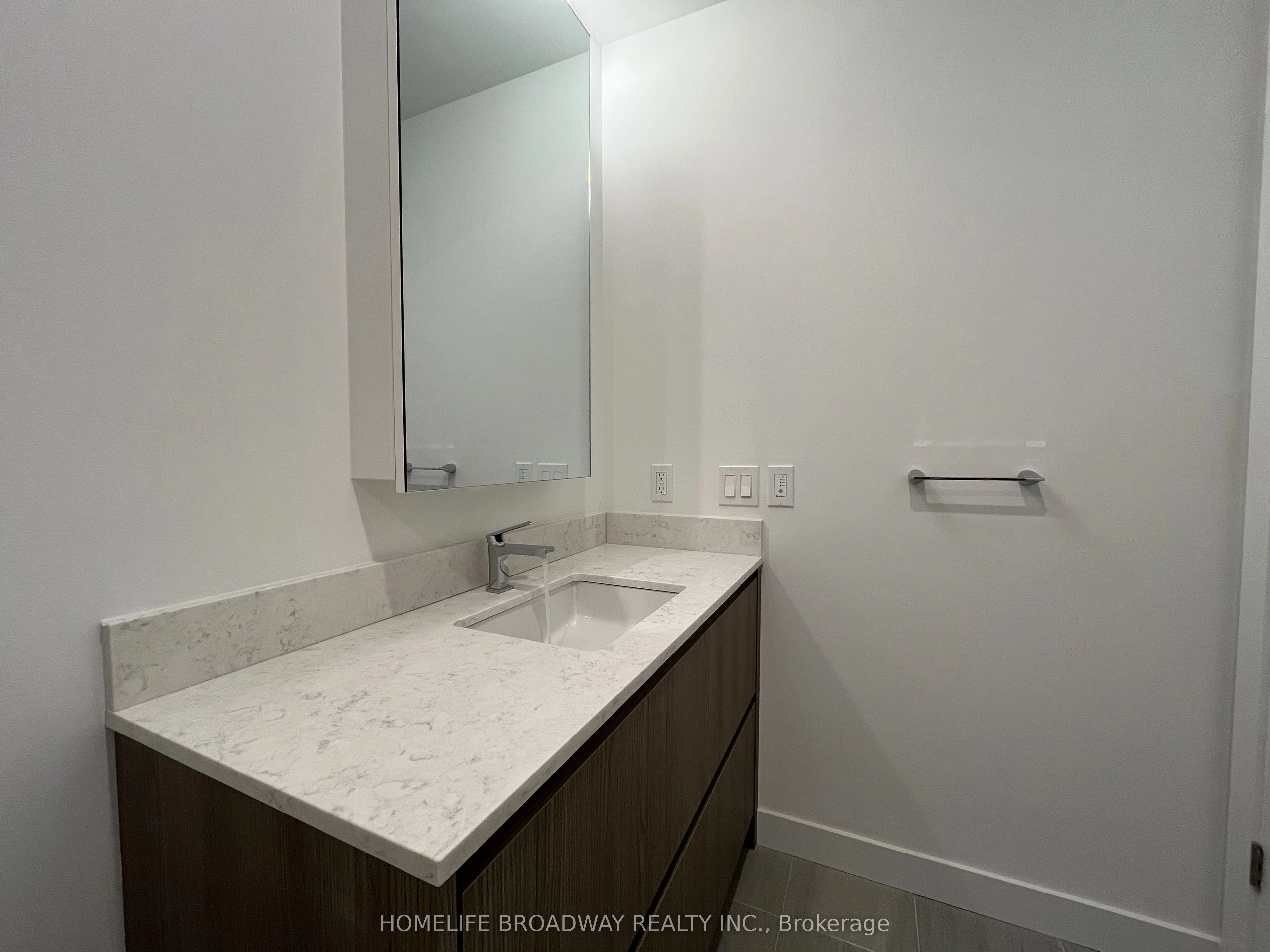8188 Yonge Street, #706