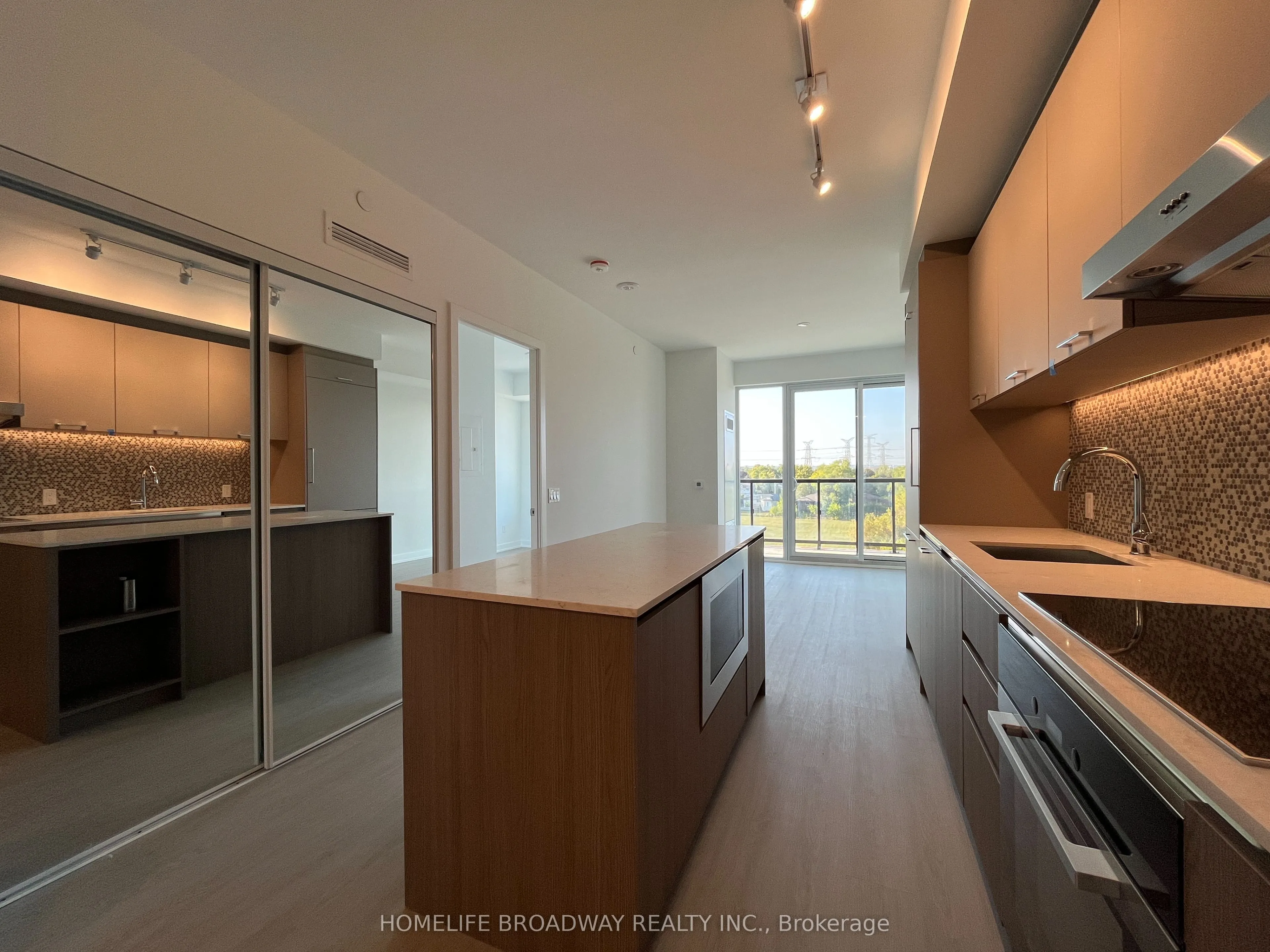 8188 Yonge Street, #706