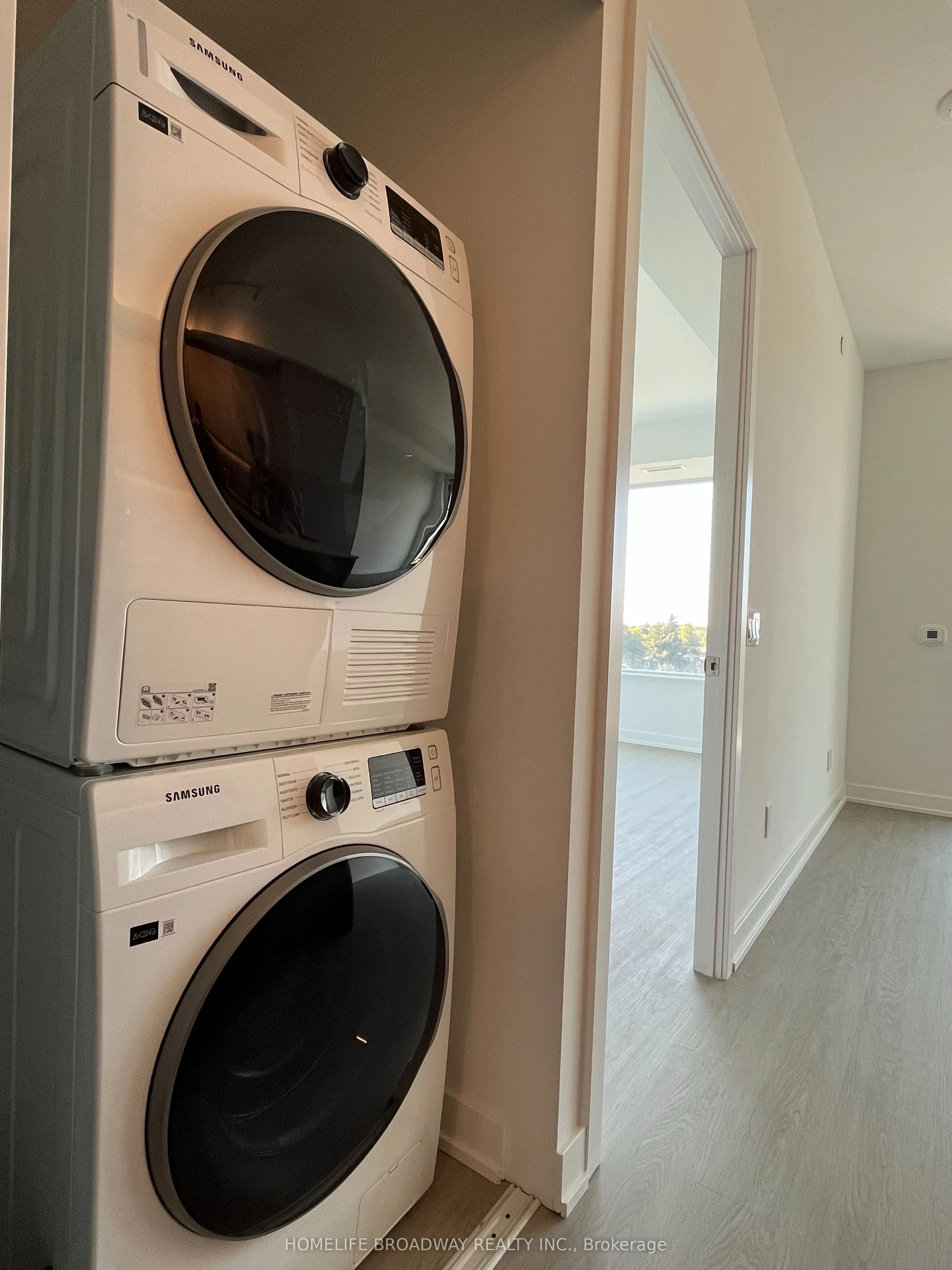 8188 Yonge Street, #706