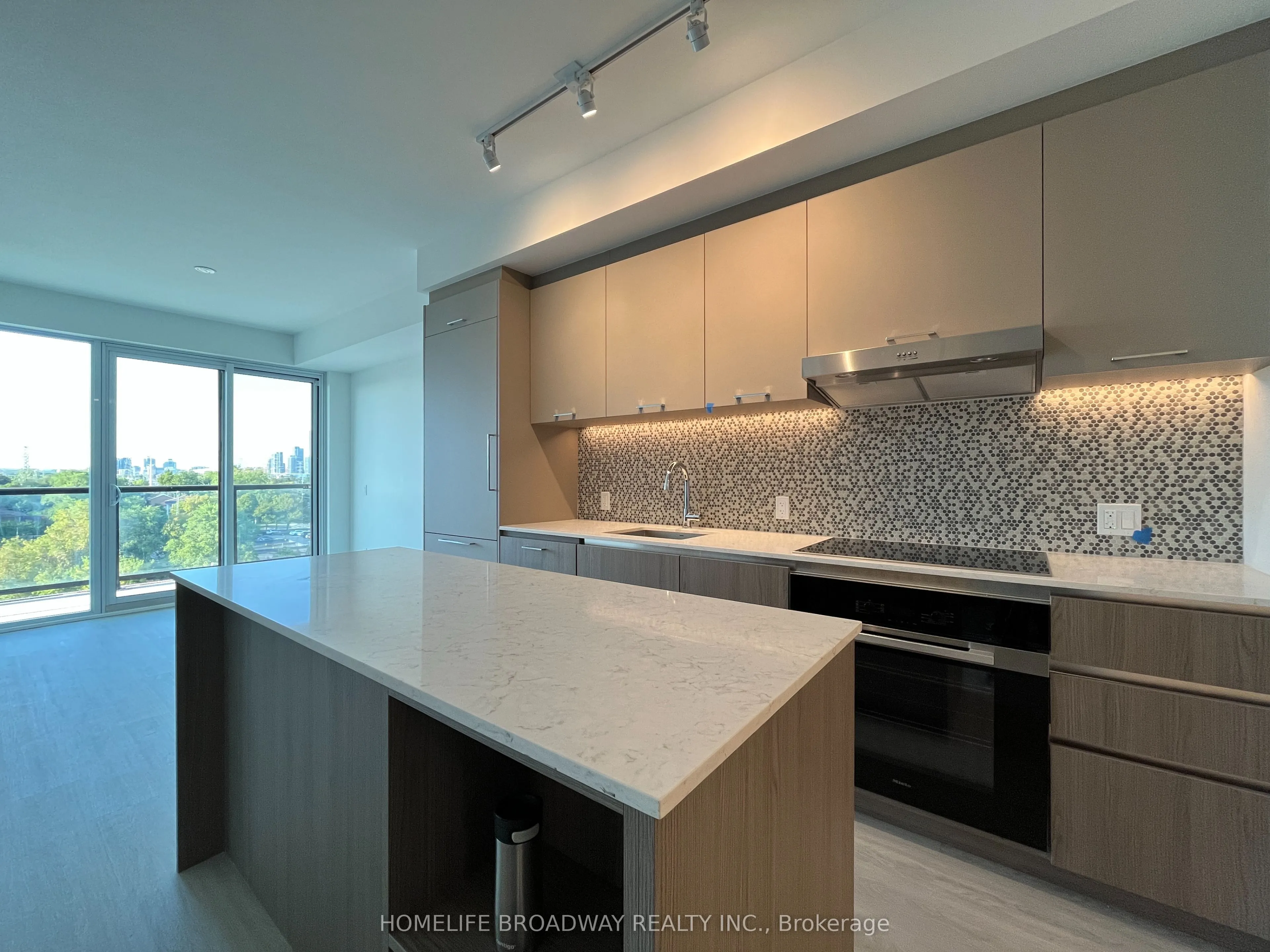 8188 Yonge Street, #706