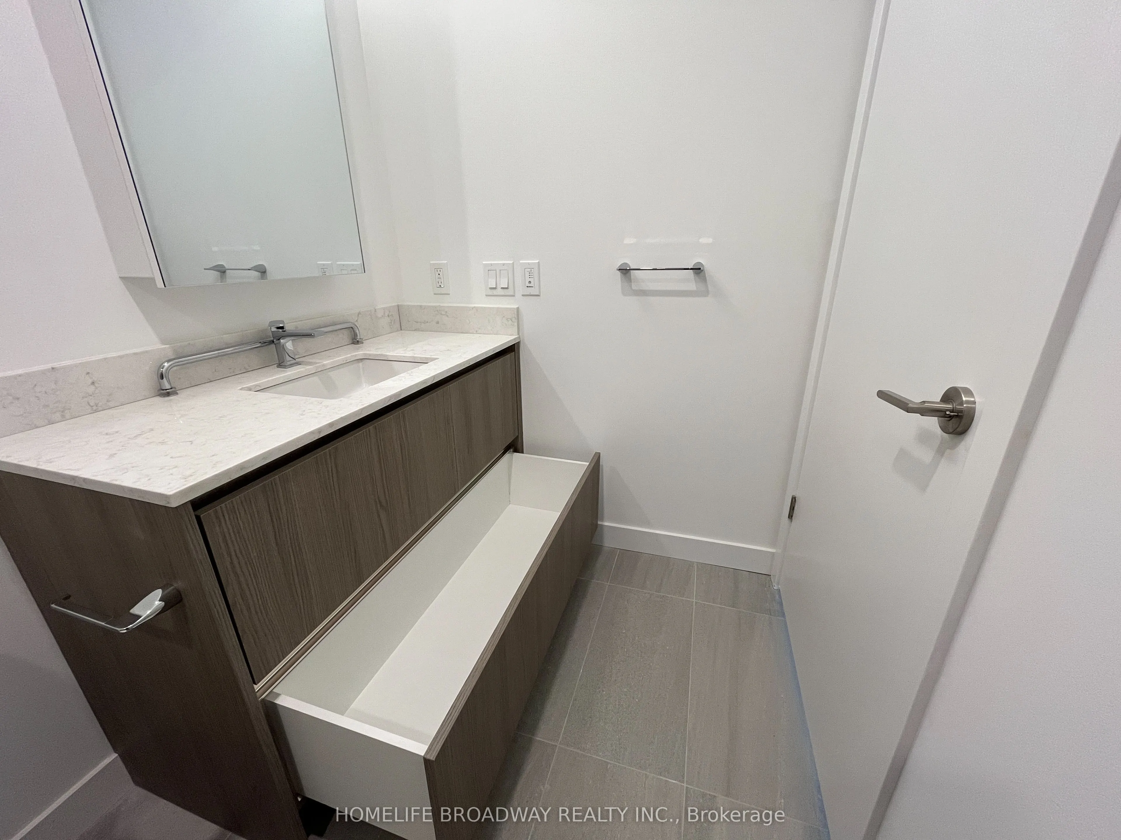 8188 Yonge Street, #706