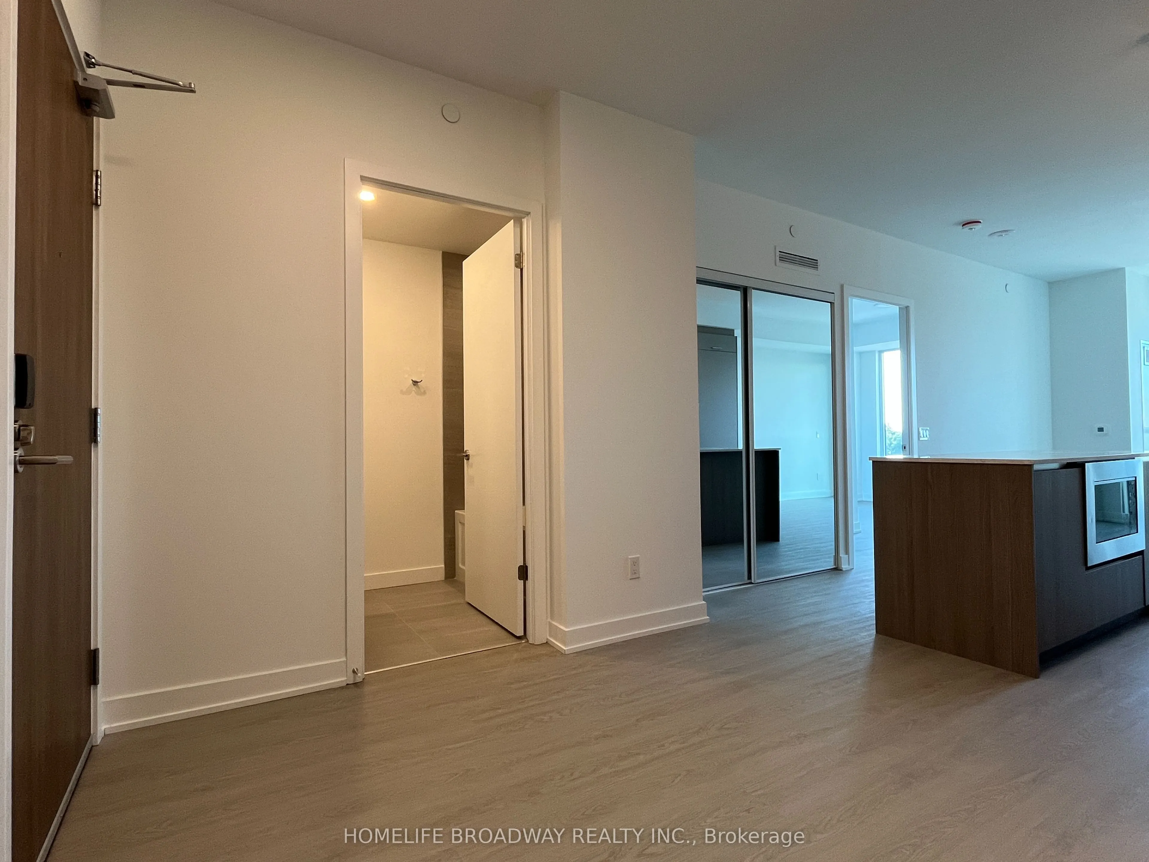 8188 Yonge Street, #706