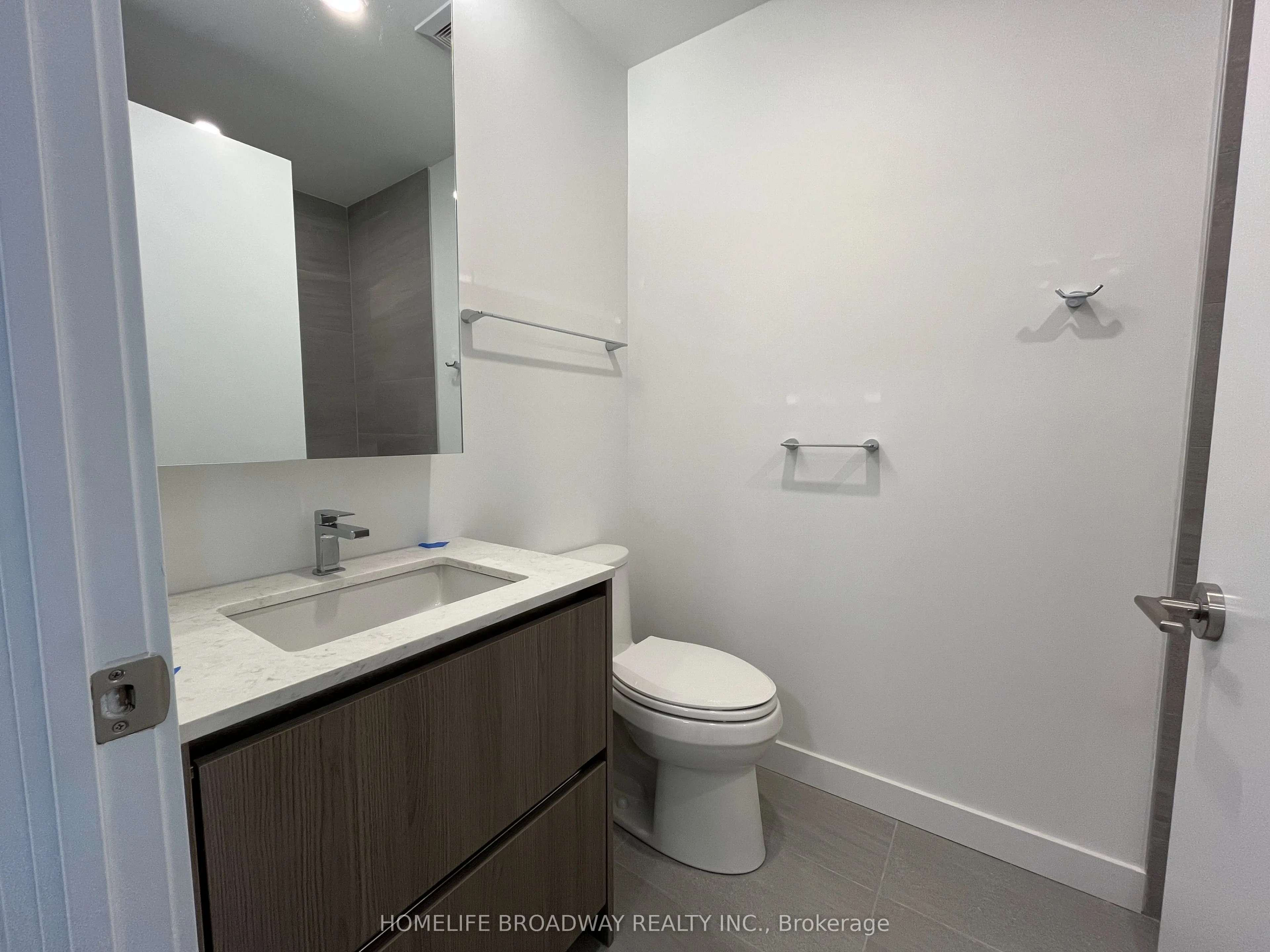 8188 Yonge Street, #706