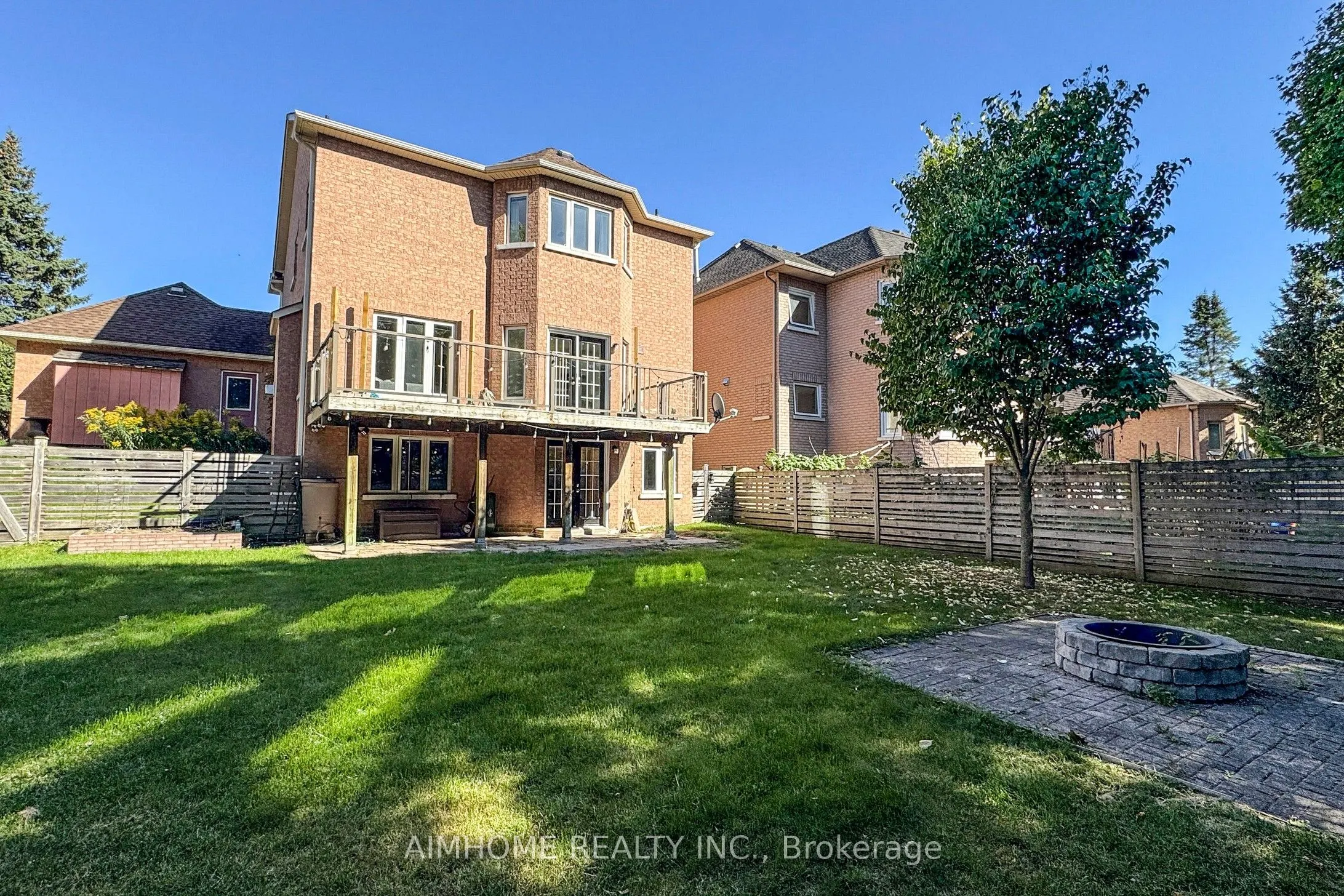 812 Foxcroft Boulevard