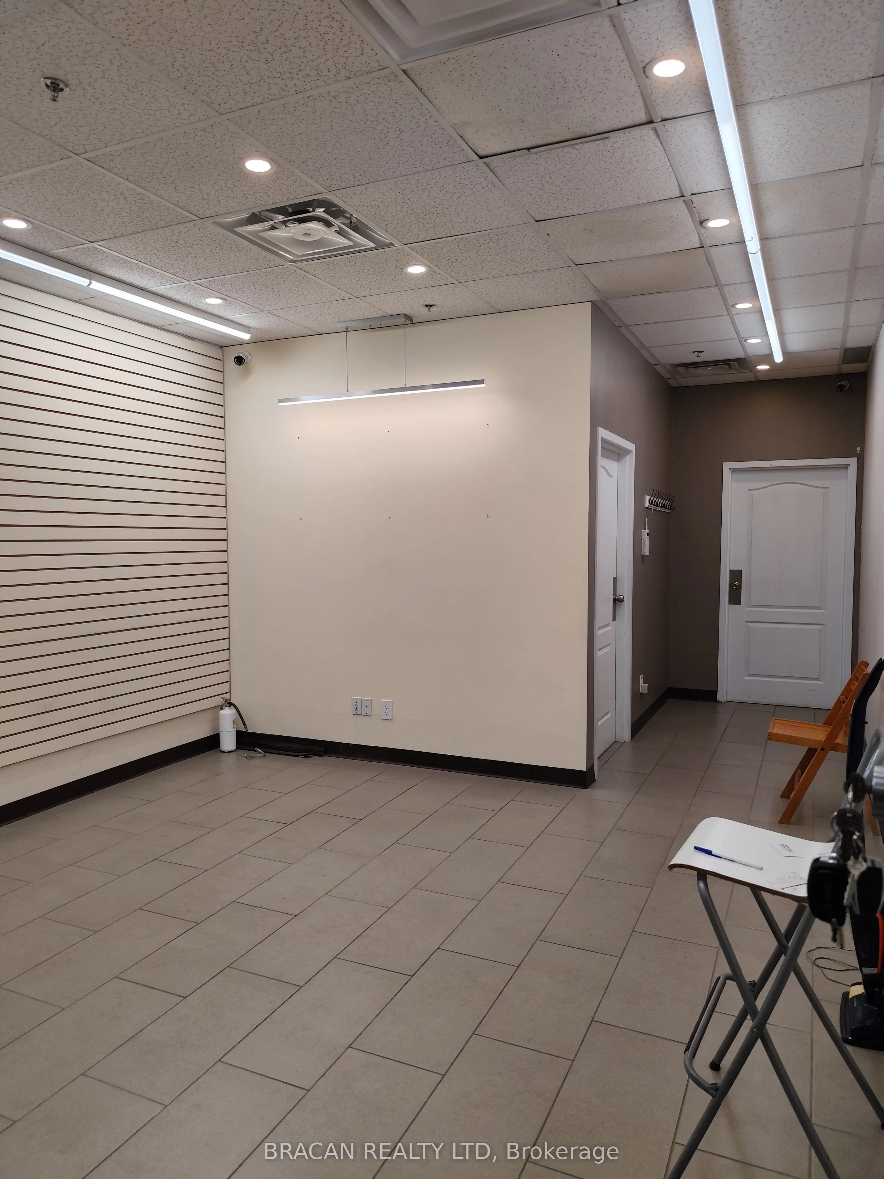 8333 Kennedy Road W, #2001