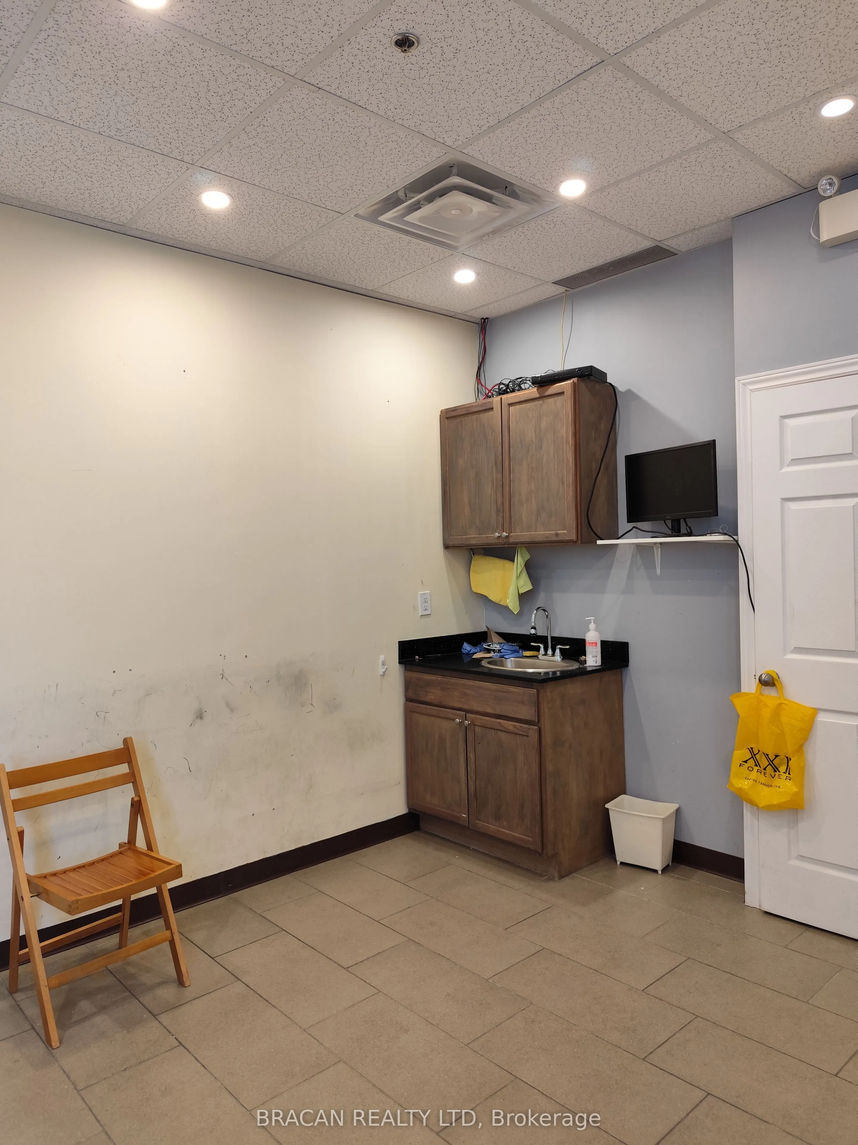 8333 Kennedy Road W, #2001