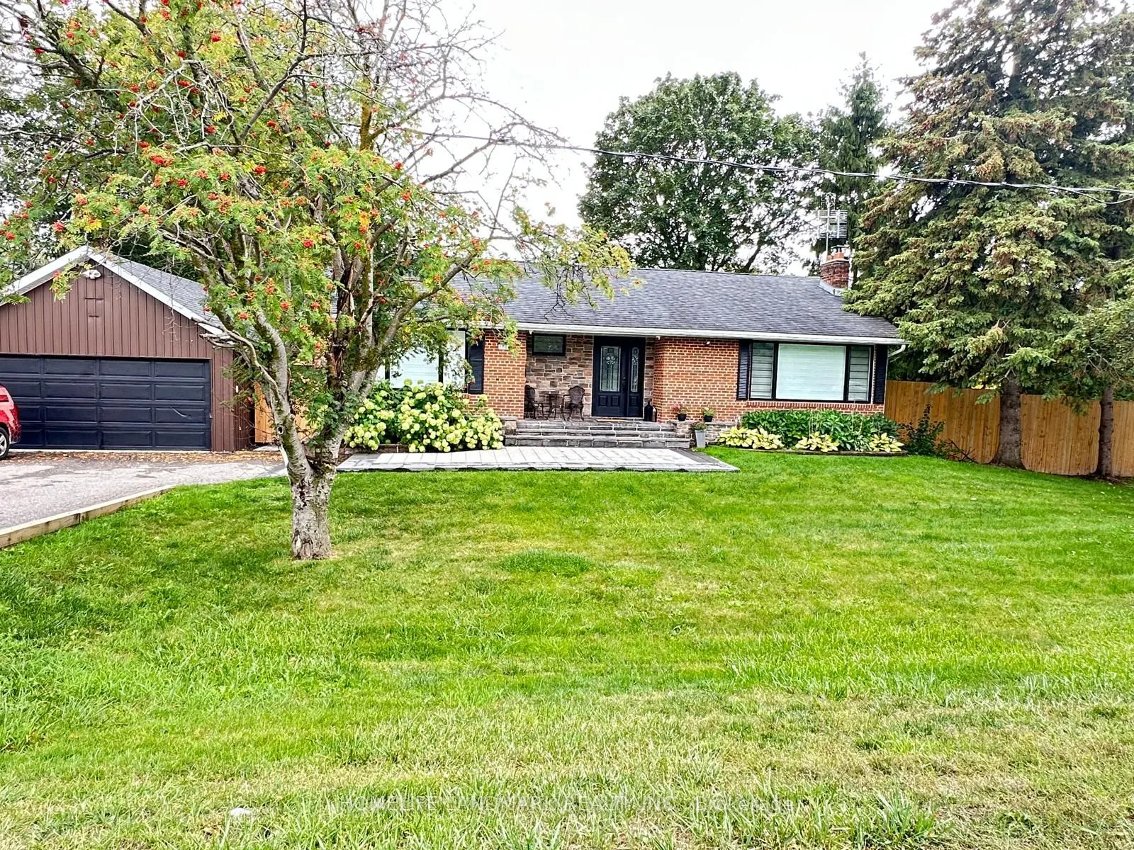 1739 Mount Albert Road