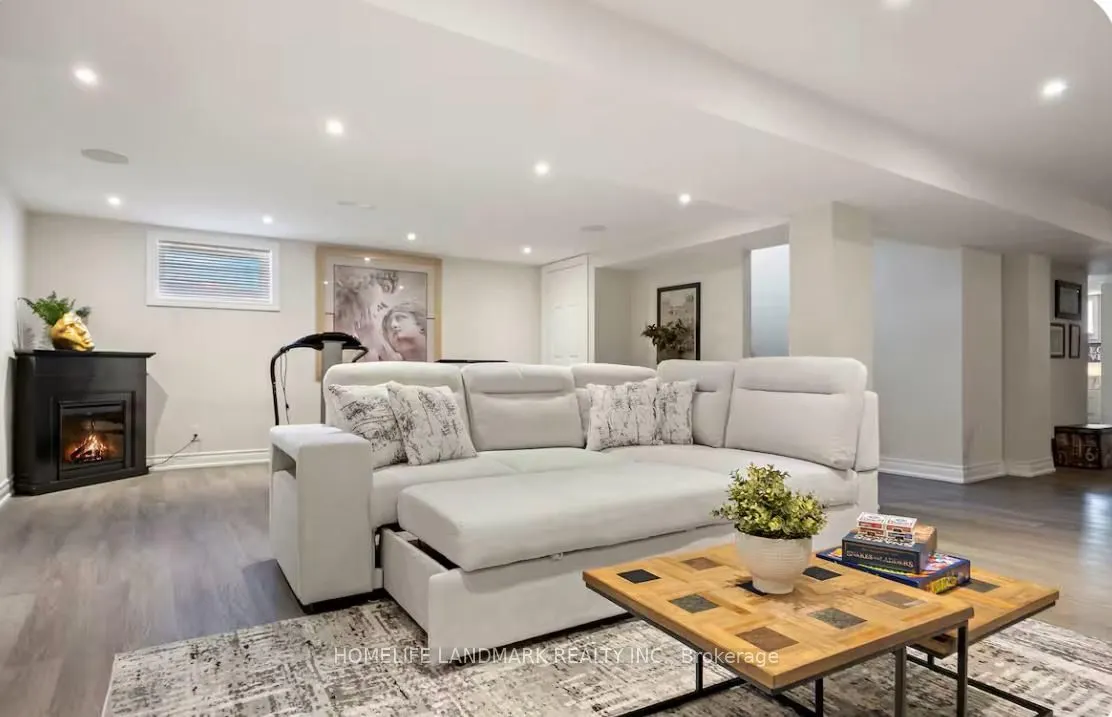 1739 Mount Albert Road