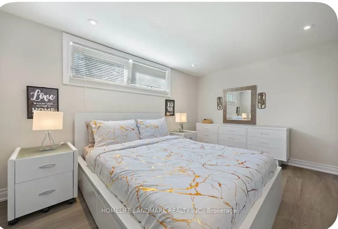 1739 Mount Albert Road
