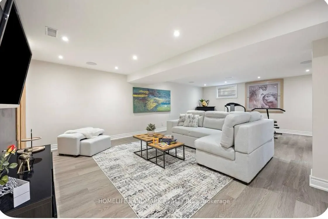 1739 Mount Albert Road