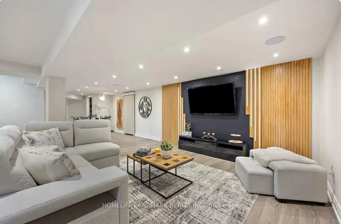 1739 Mount Albert Road