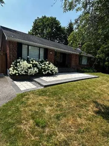 1739 Mount Albert Road