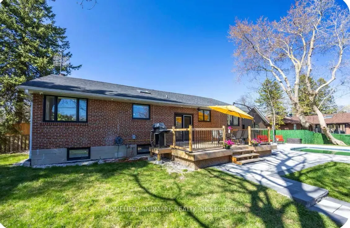 1739 Mount Albert Road
