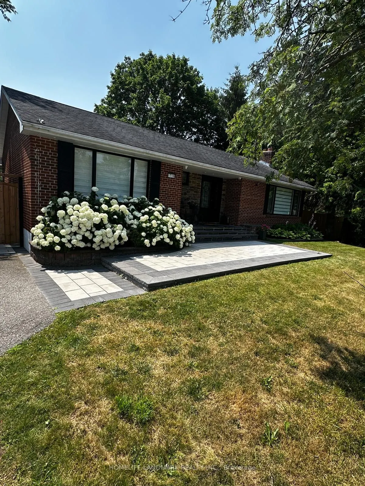 1739 Mount Albert Road