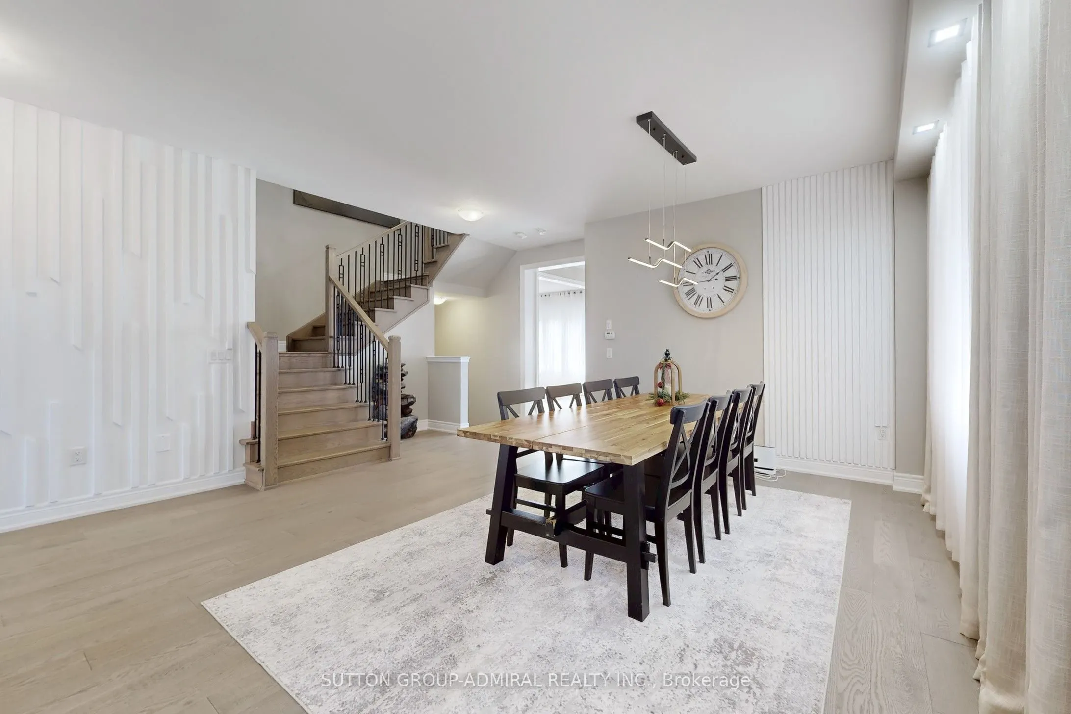 99 Kingknoll Crescent