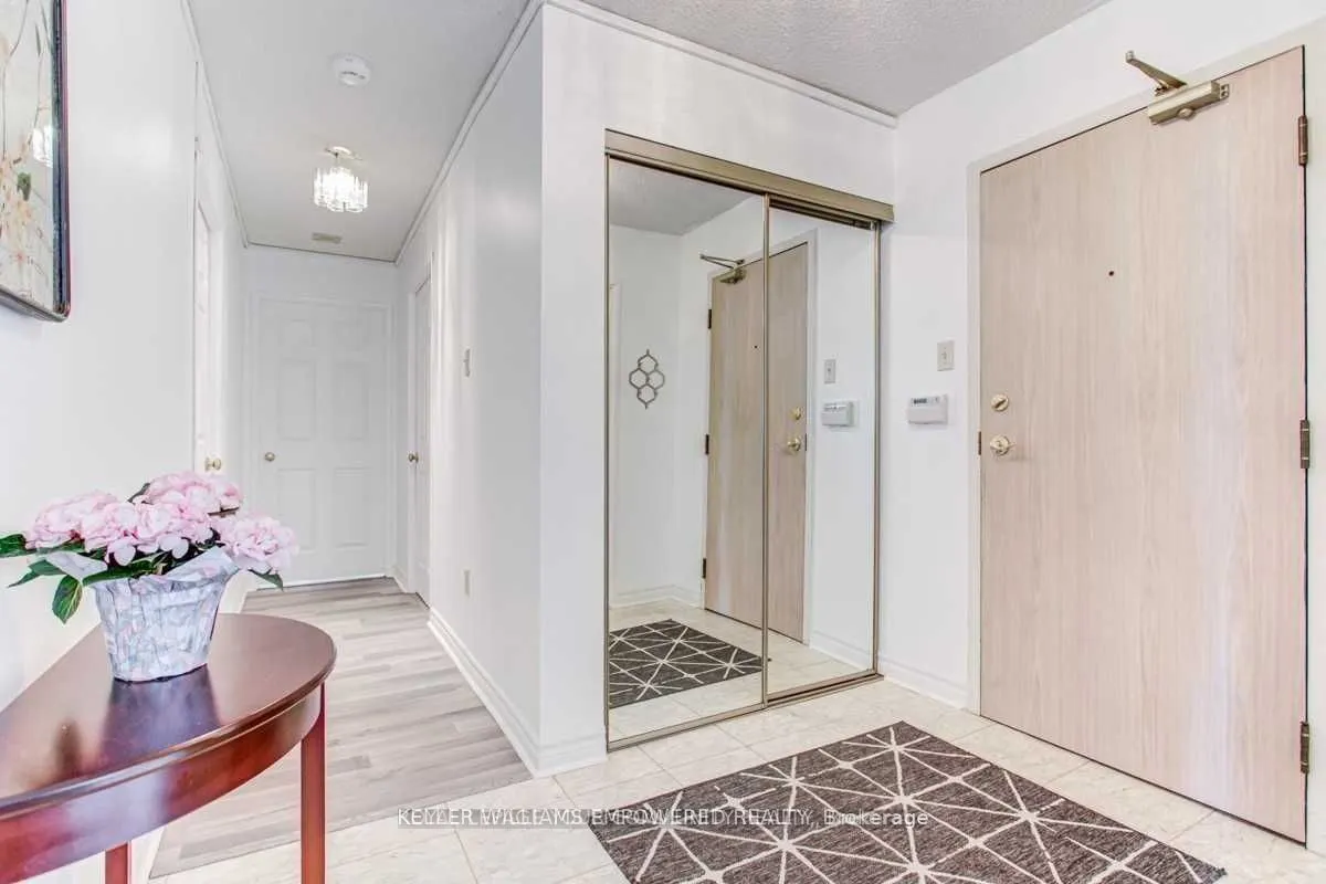 20 Harding Boulevard W, #707