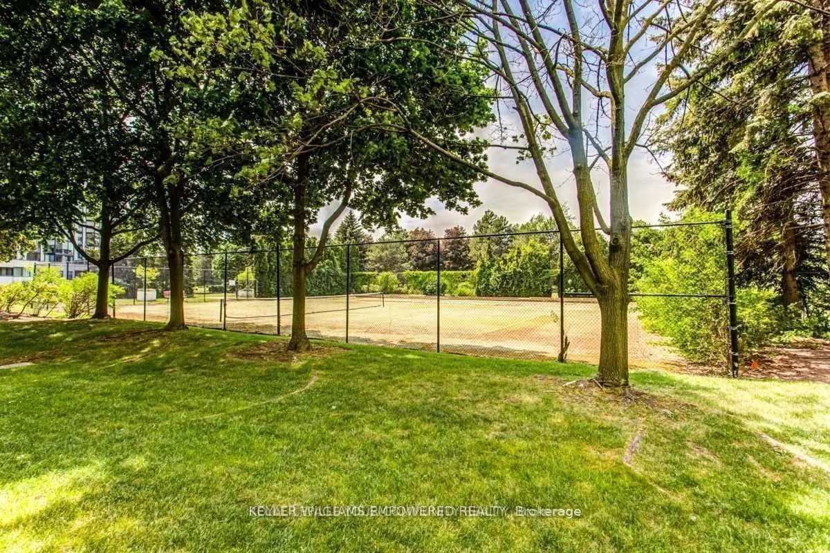 20 Harding Boulevard W, #707