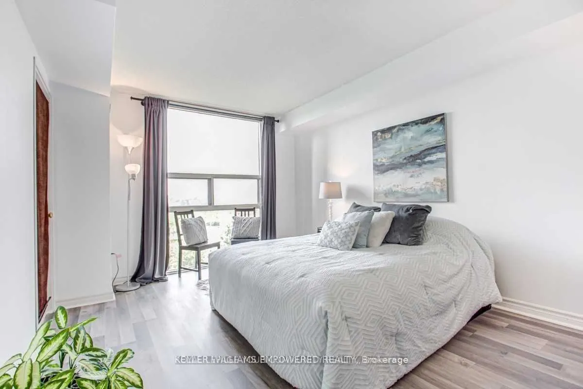 20 Harding Boulevard W, #707
