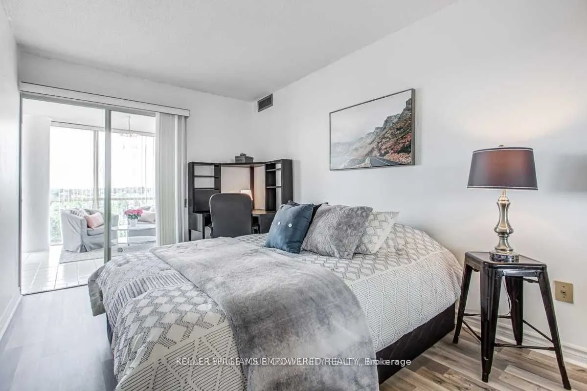 20 Harding Boulevard W, #707