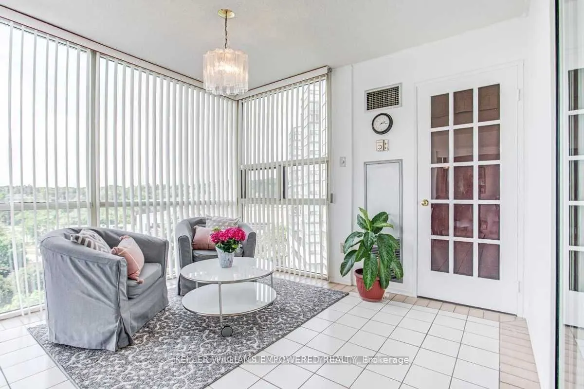 20 Harding Boulevard W, #707