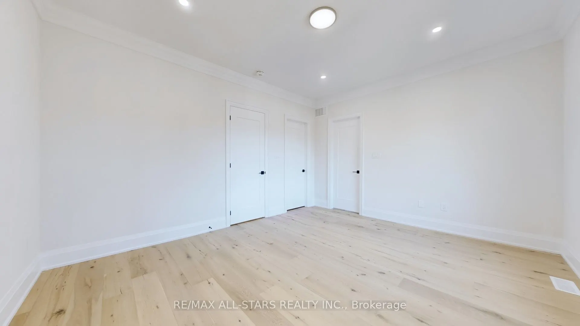 48 Third Avenue S
