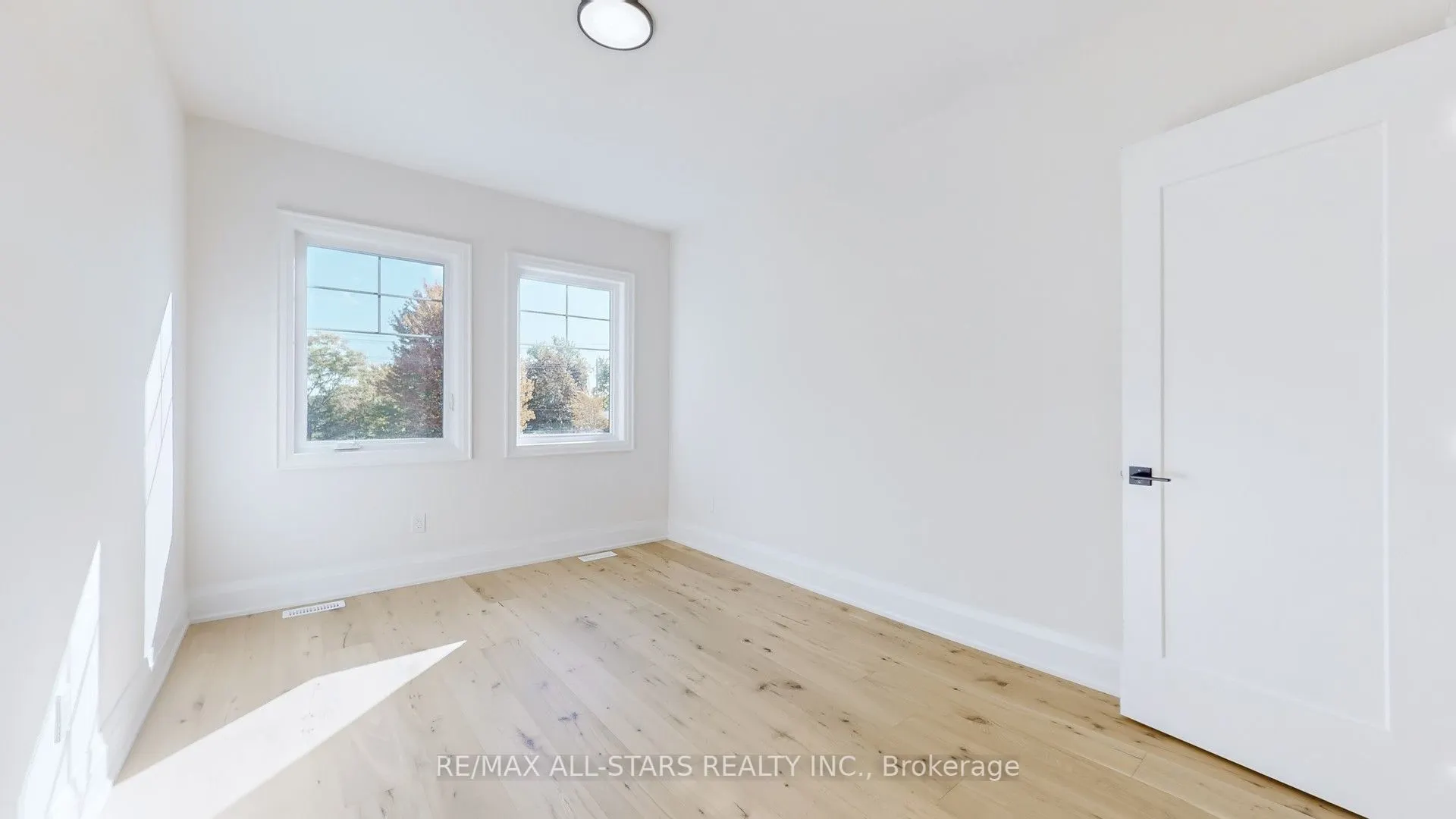 48 Third Avenue S