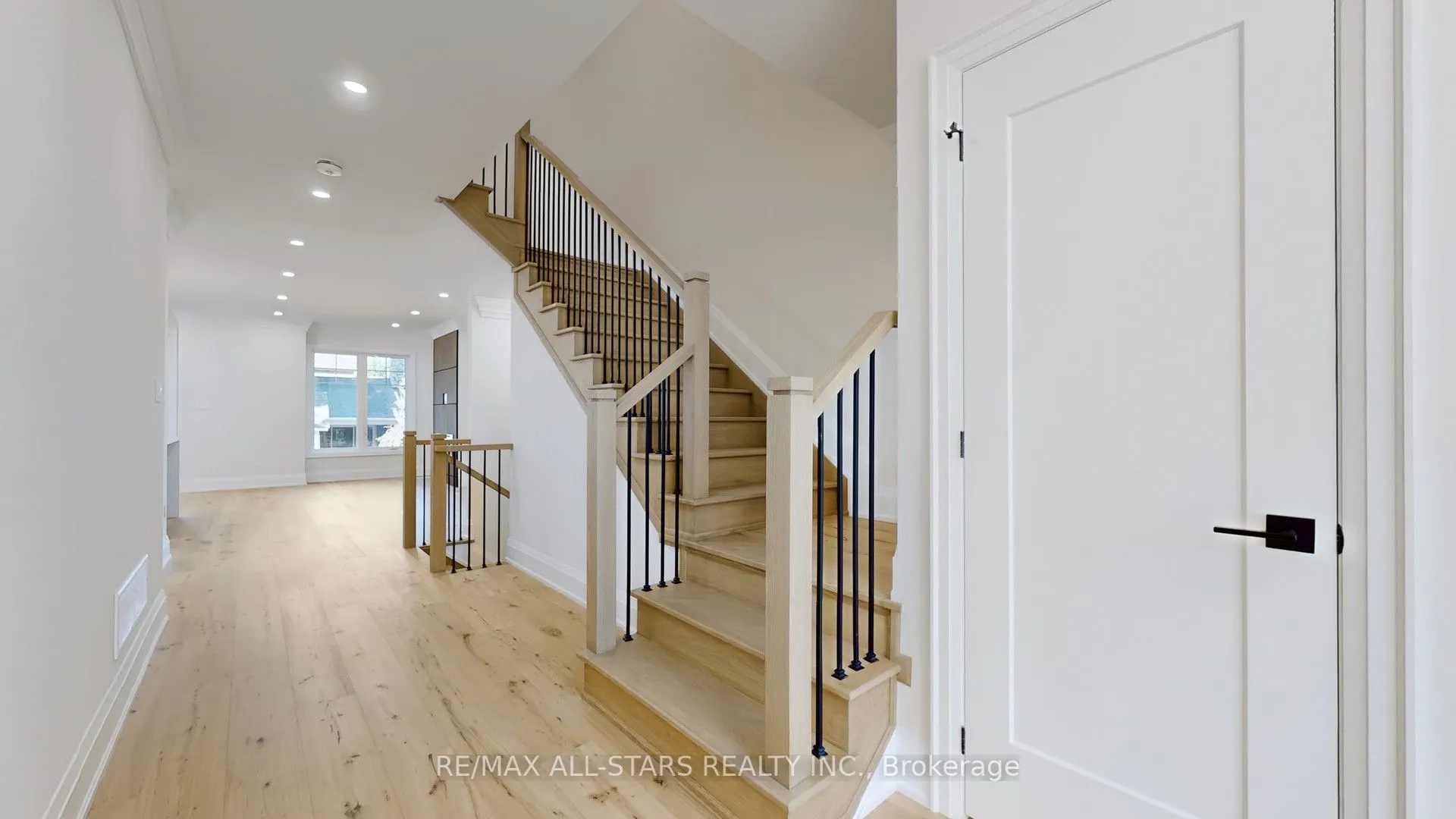 48 Third Avenue S