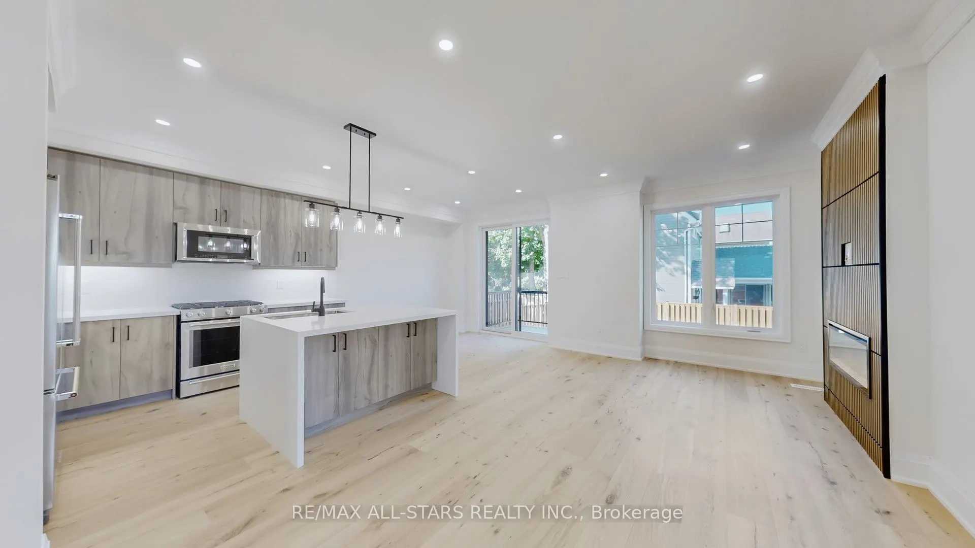 48 Third Avenue S