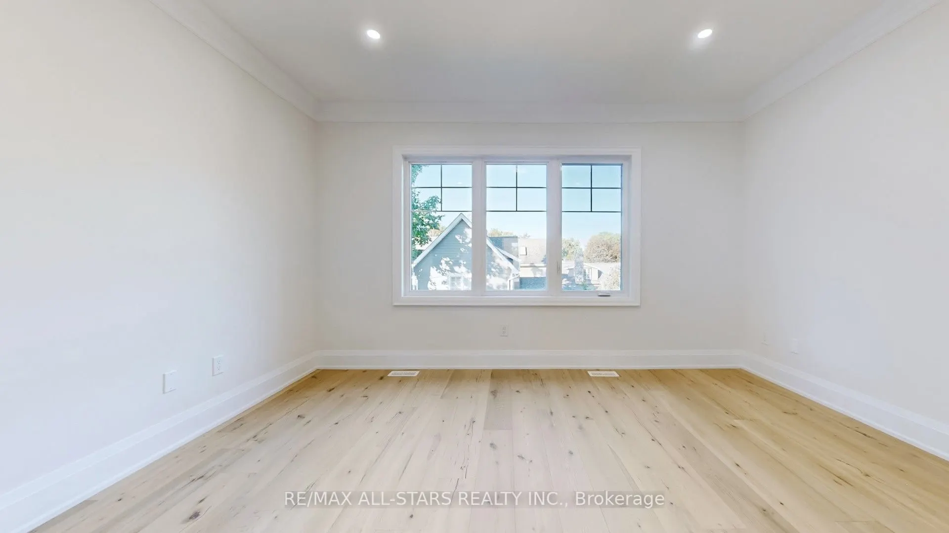 48 Third Avenue S