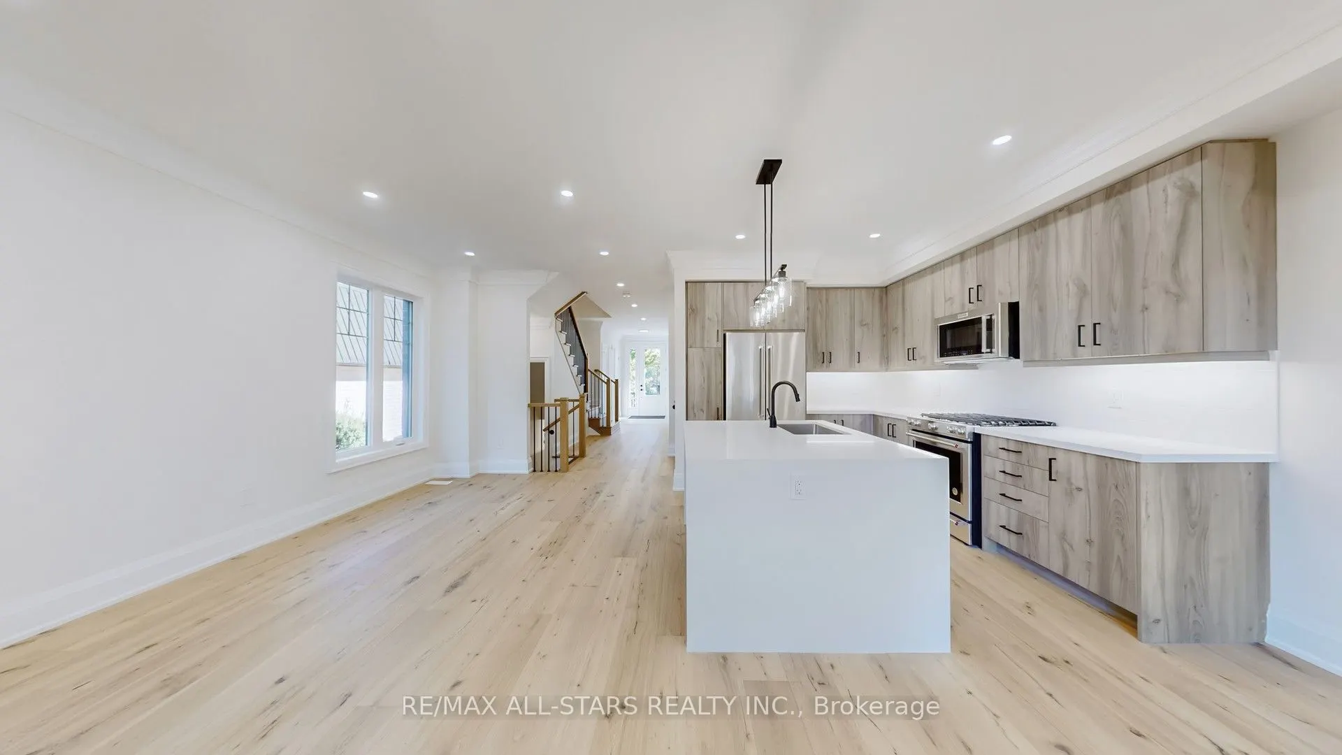 48 Third Avenue S