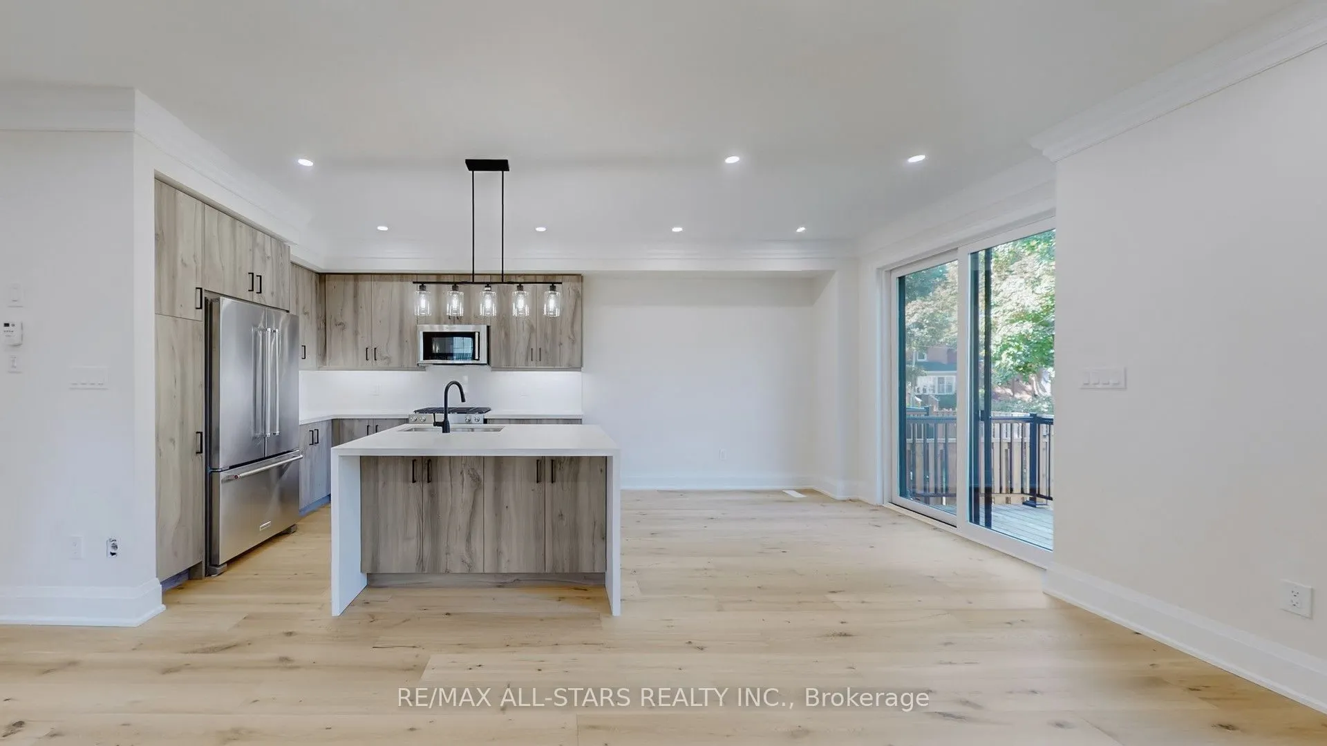 48 Third Avenue S