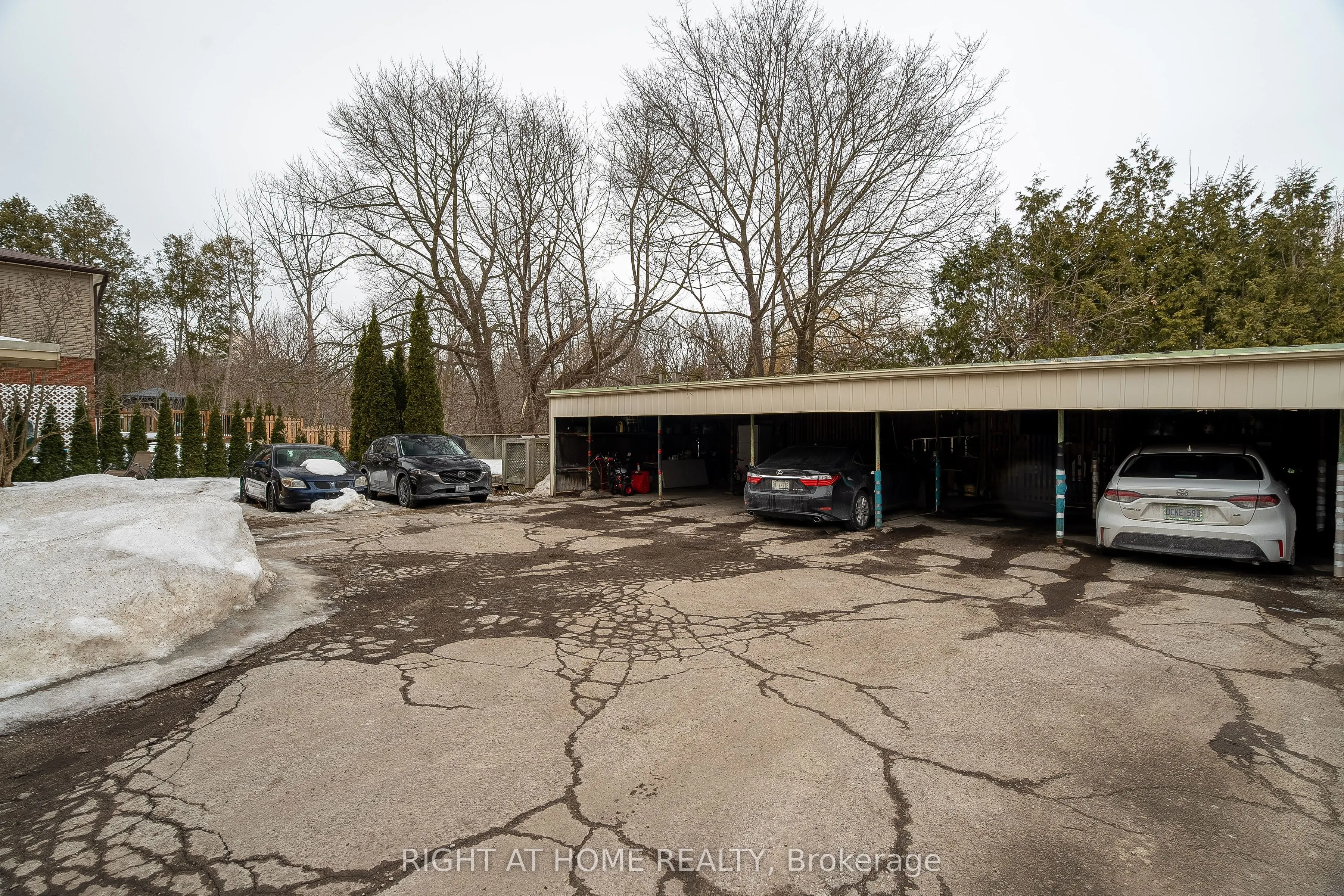 285 Richmond Street S