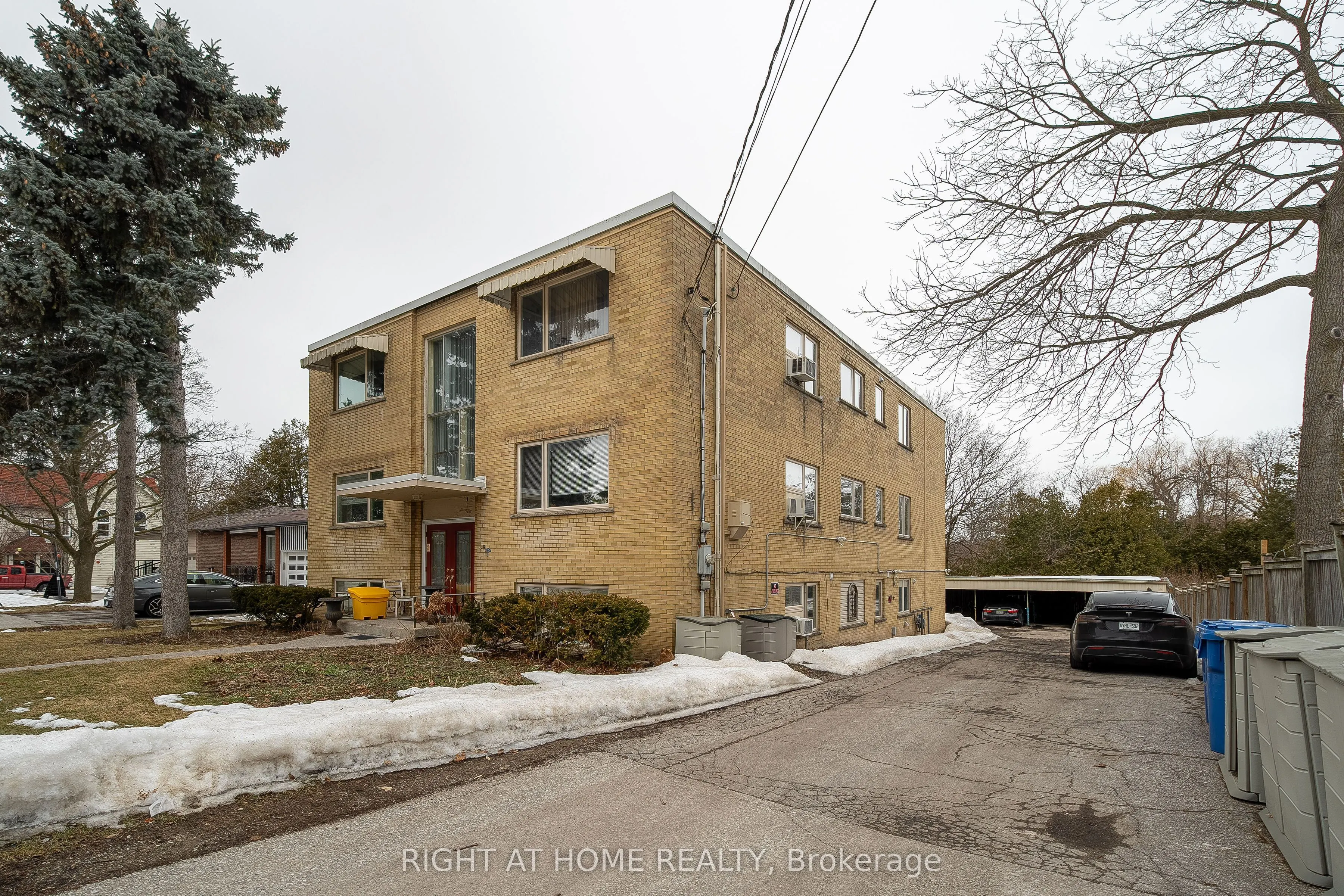 285 Richmond Street S