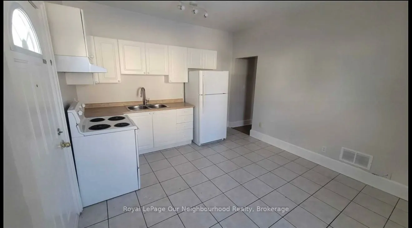 81 Wellington Street E, #Unit B