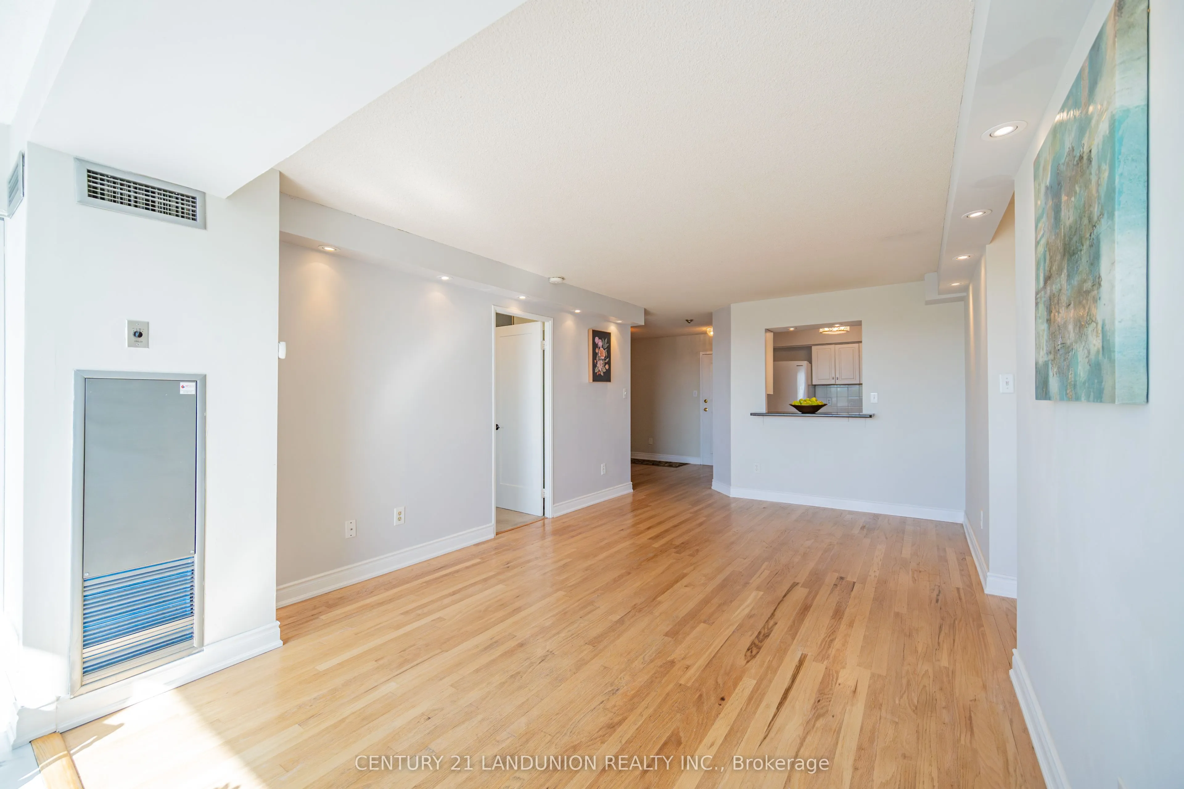 326 Major Mackenzie Drive E, #619