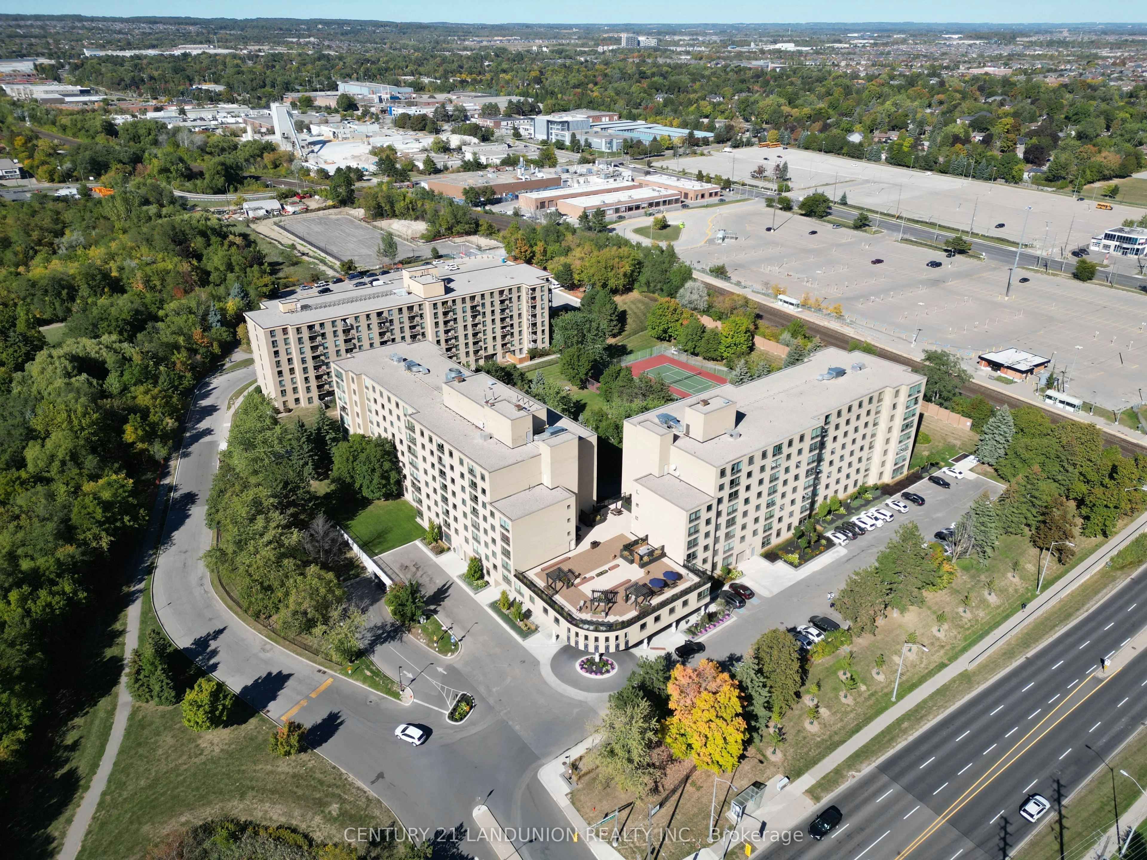 326 Major Mackenzie Drive E, #619