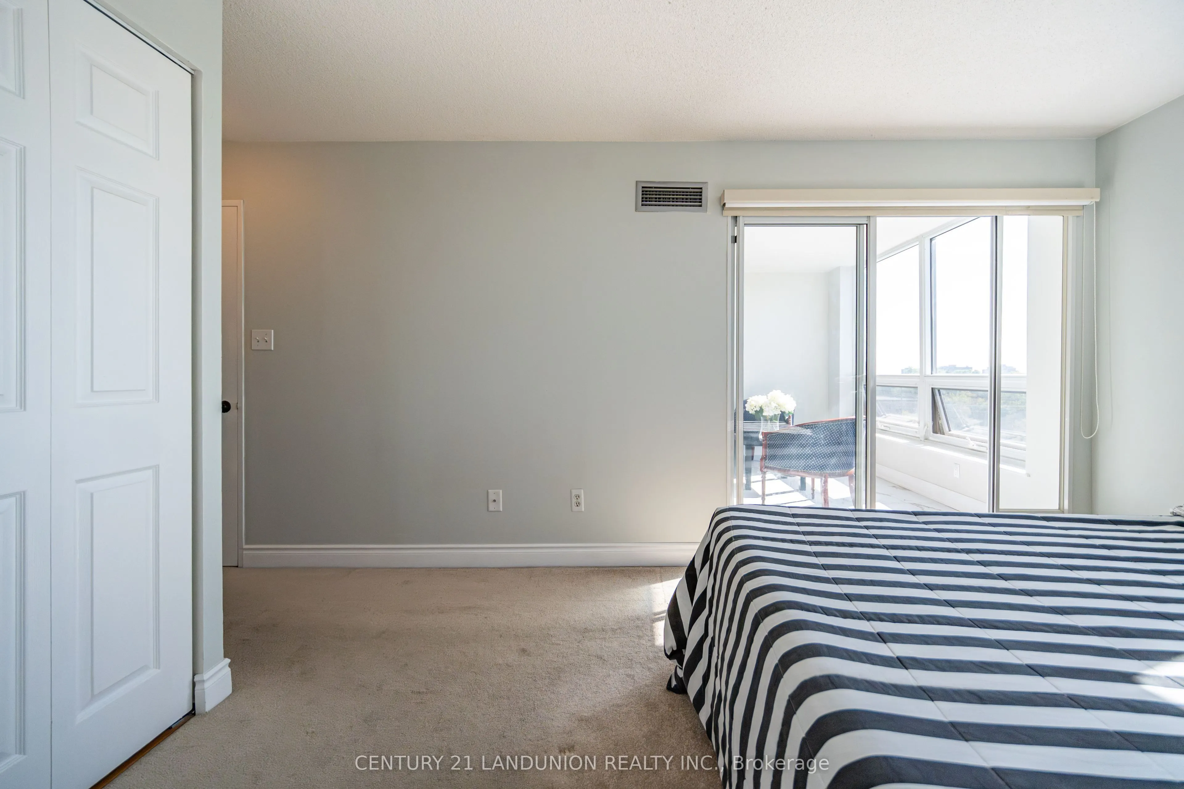 326 Major Mackenzie Drive E, #619