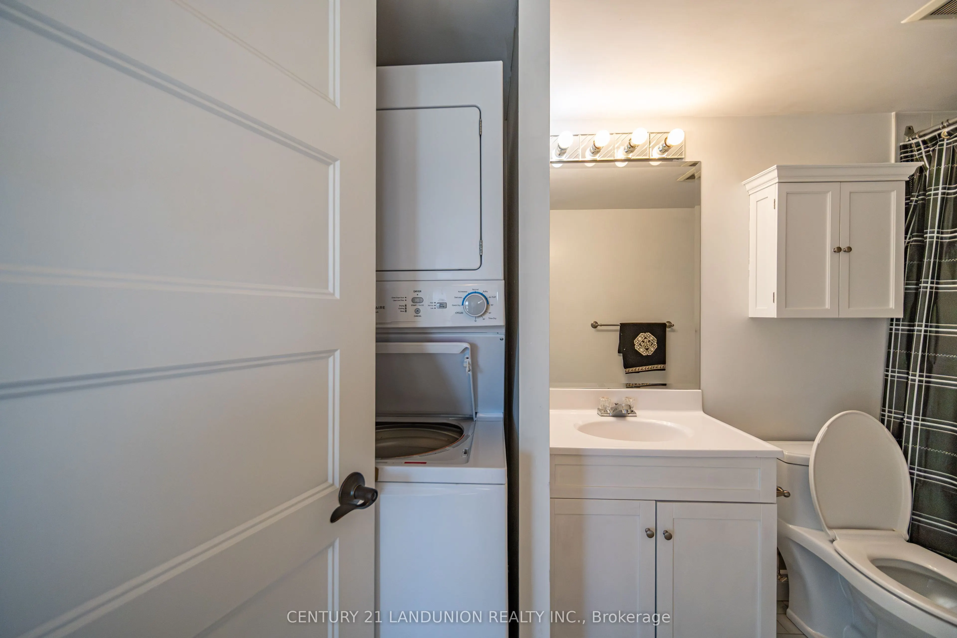 326 Major Mackenzie Drive E, #619