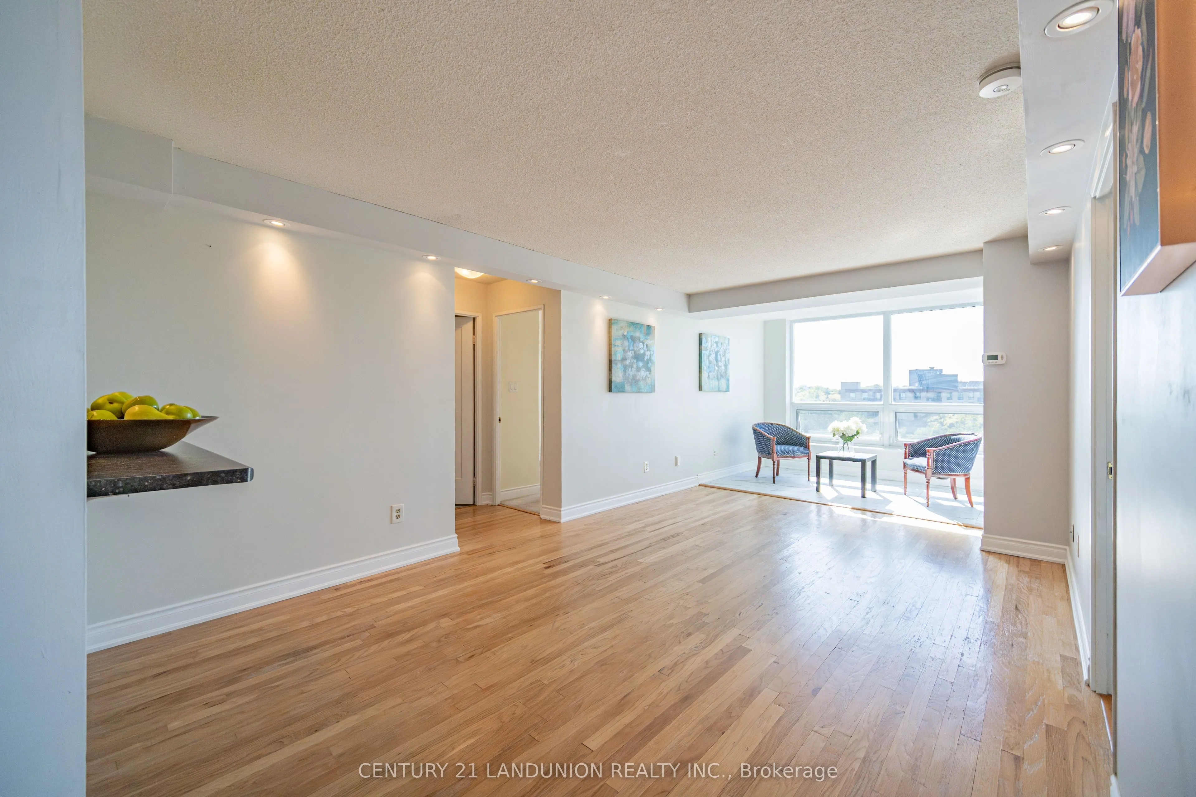 326 Major Mackenzie Drive E, #619