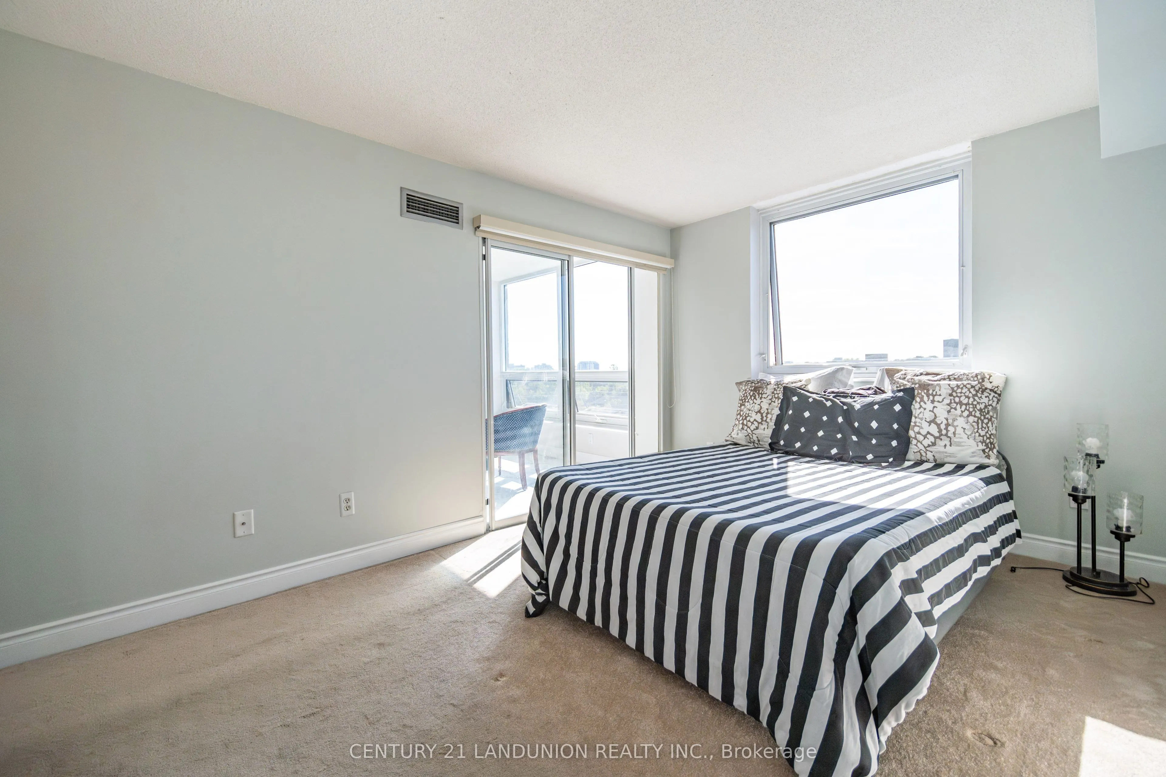 326 Major Mackenzie Drive E, #619