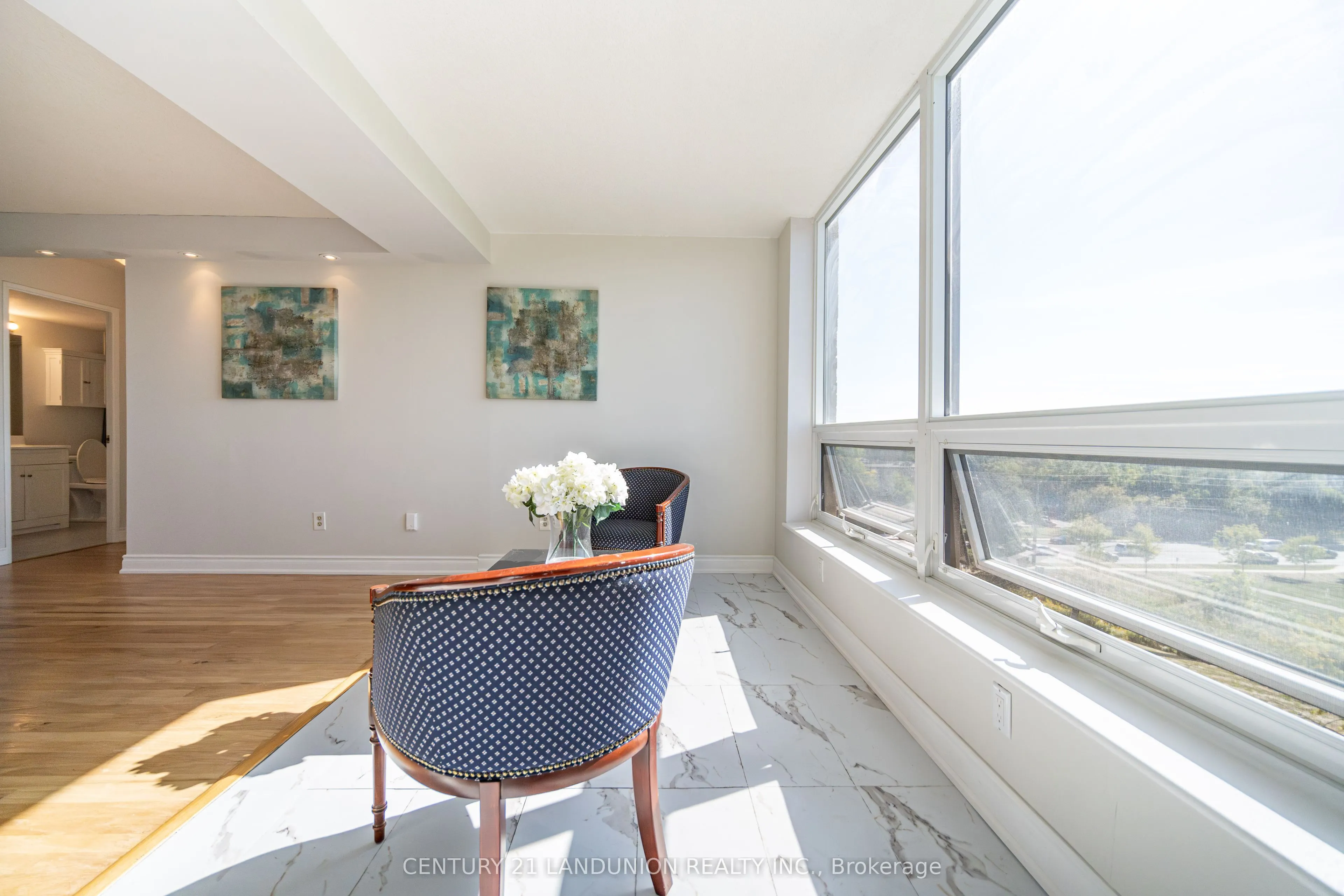 326 Major Mackenzie Drive E, #619