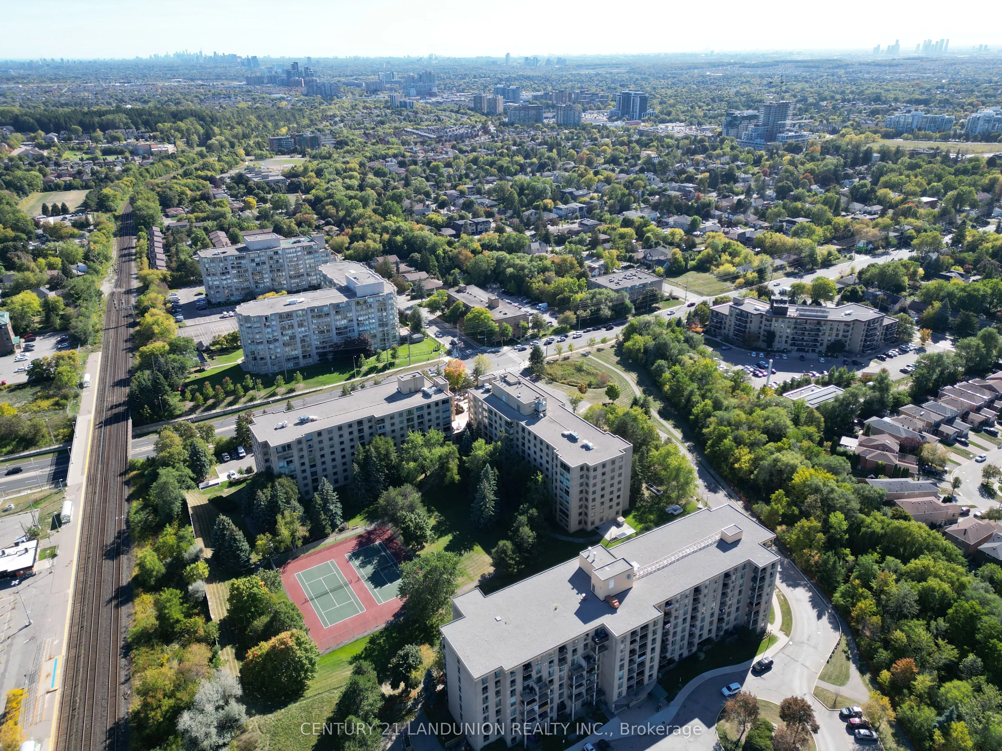 326 Major Mackenzie Drive E, #619
