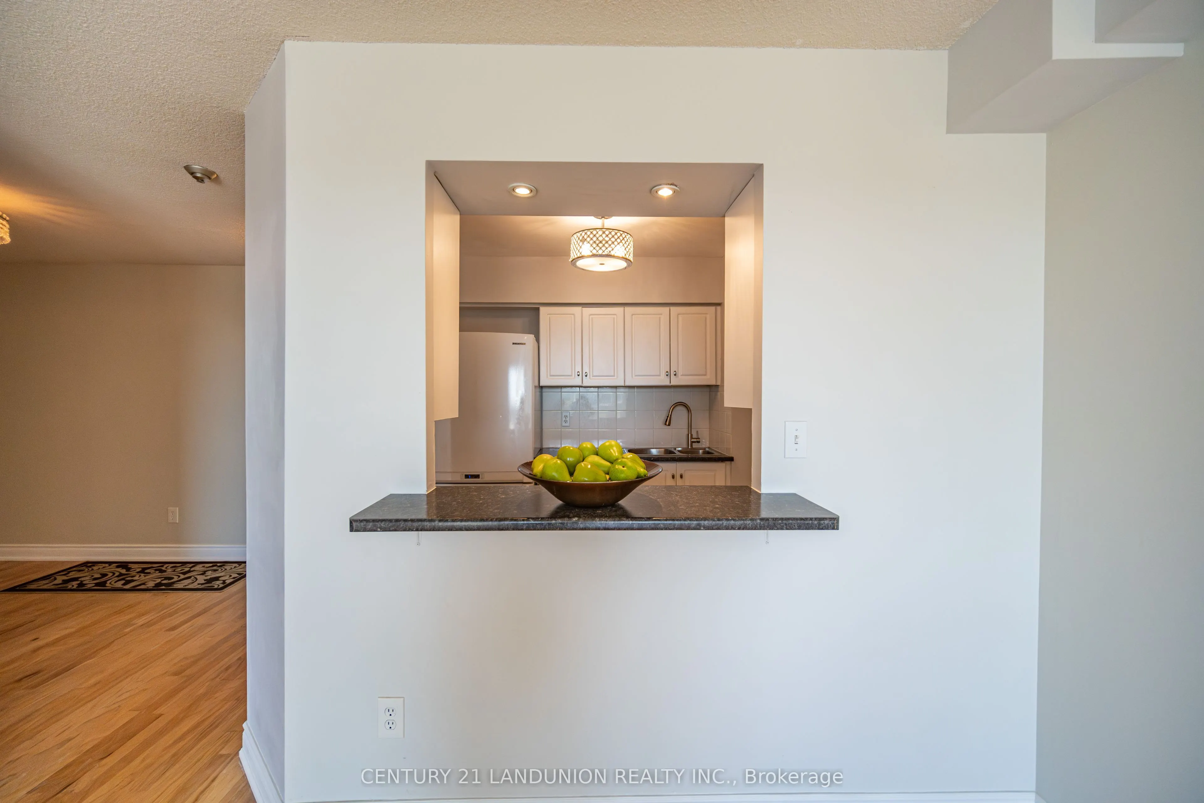 326 Major Mackenzie Drive E, #619