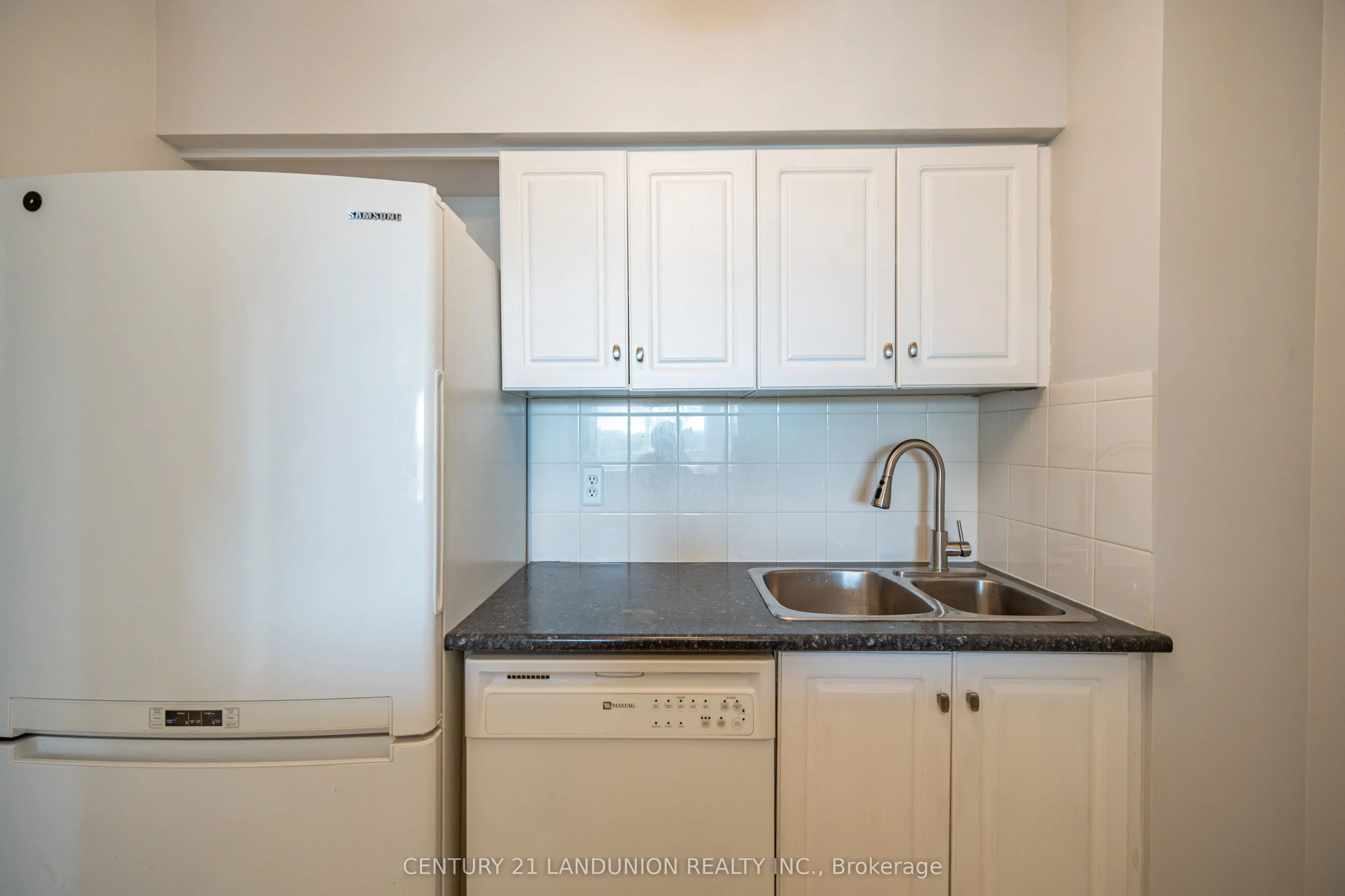 326 Major Mackenzie Drive E, #619