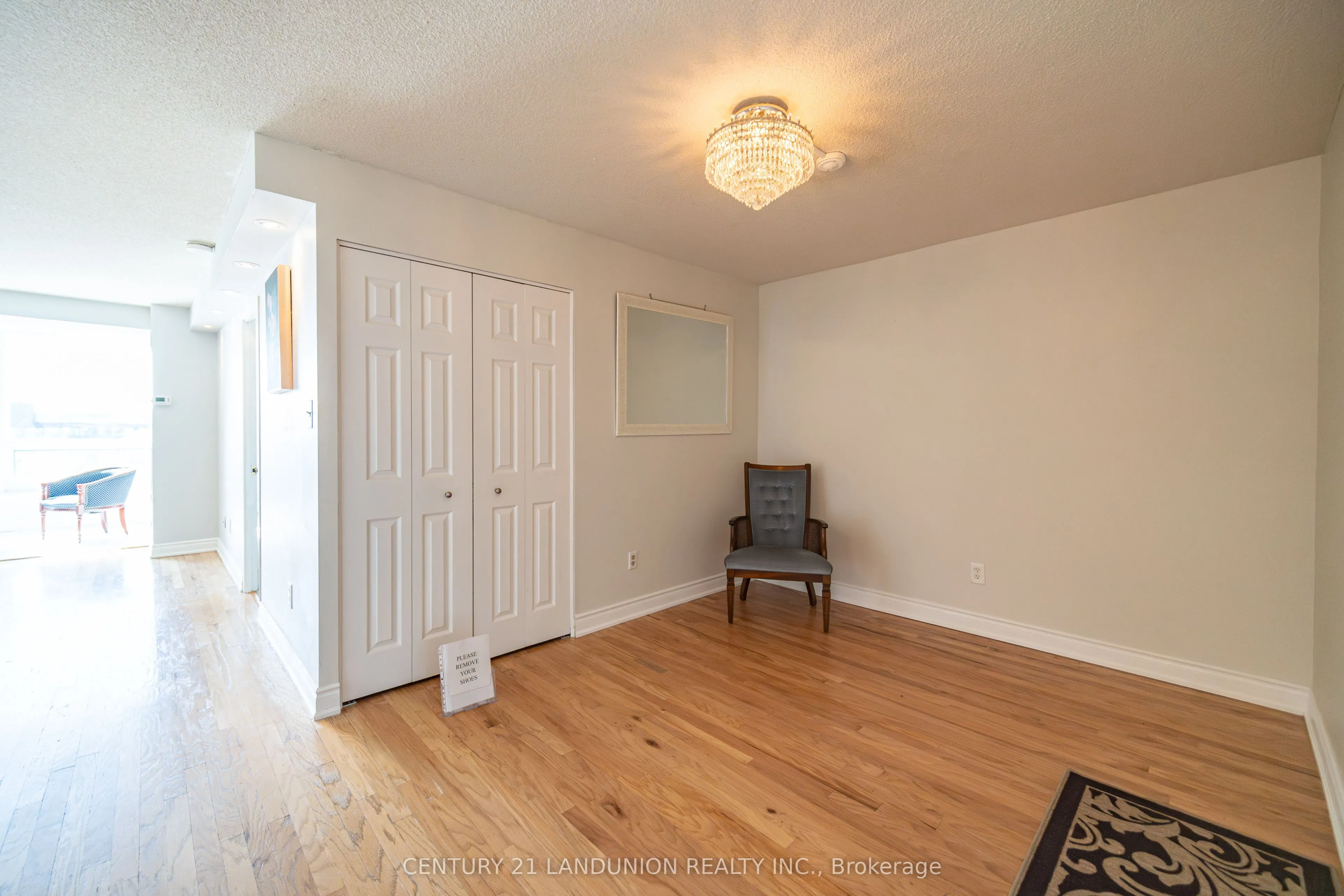 326 Major Mackenzie Drive E, #619