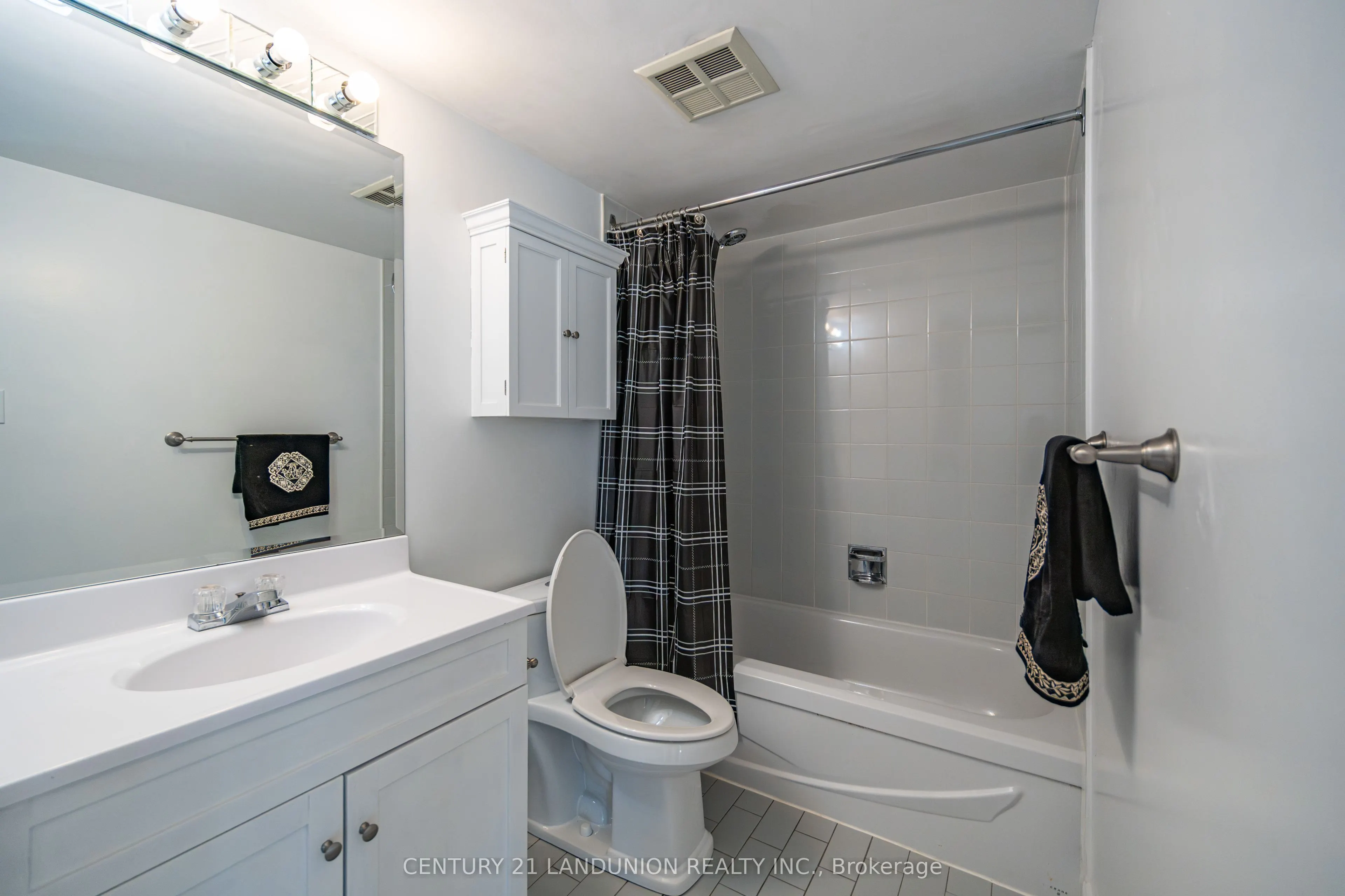 326 Major Mackenzie Drive E, #619