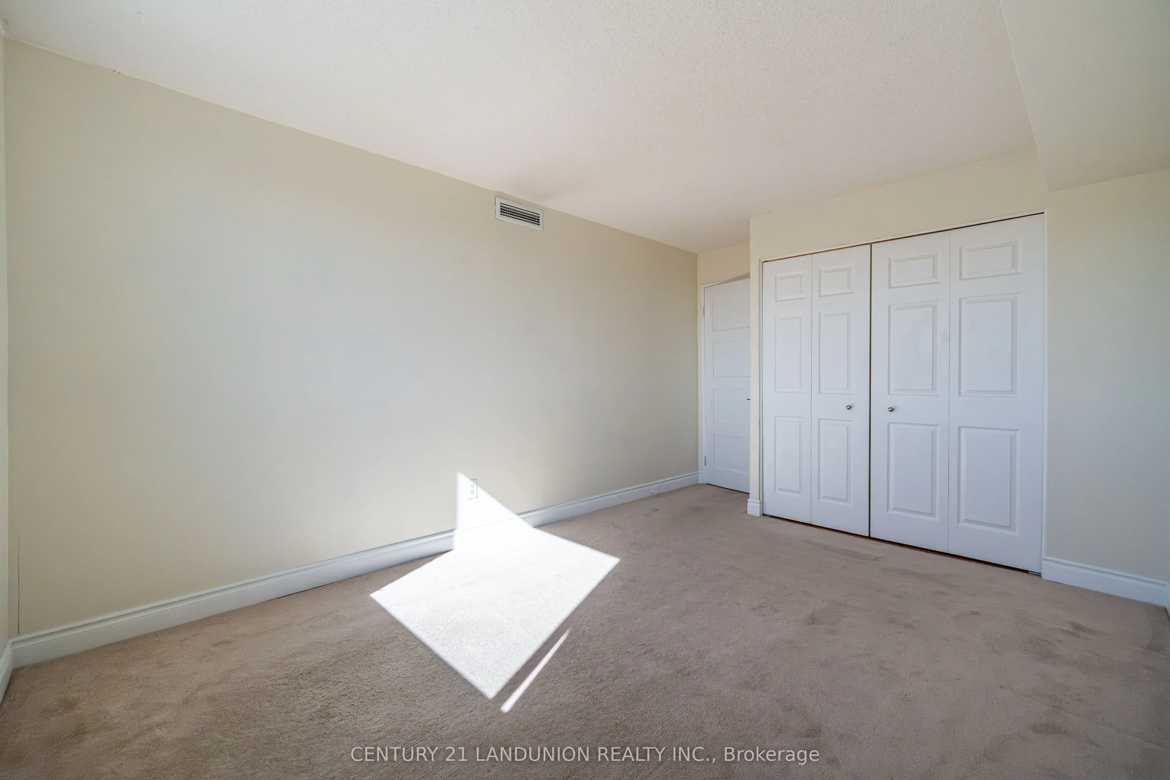 326 Major Mackenzie Drive E, #619