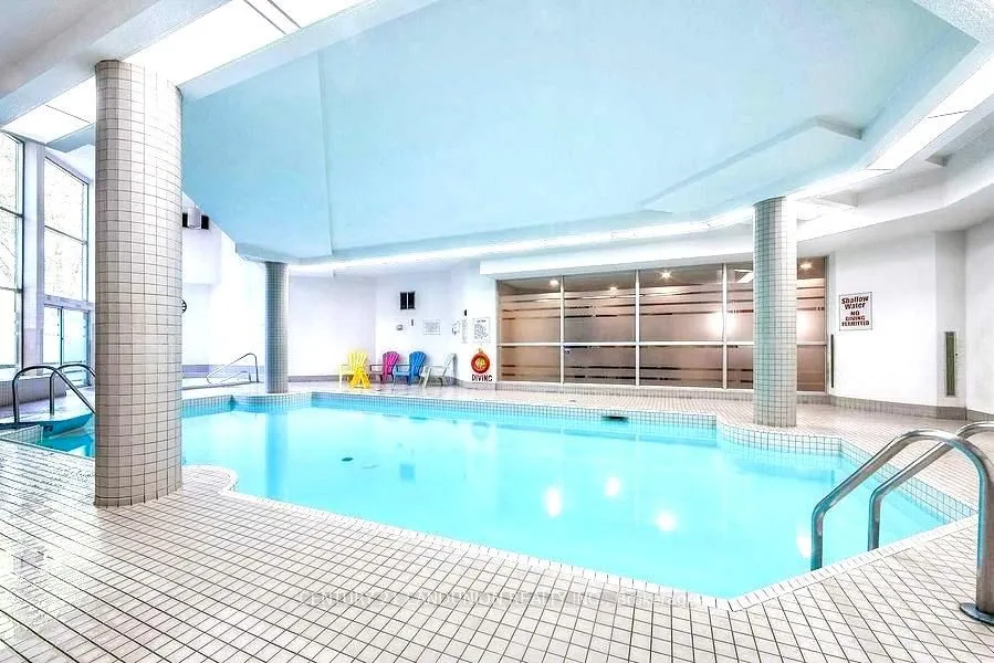 326 Major Mackenzie Drive E, #619
