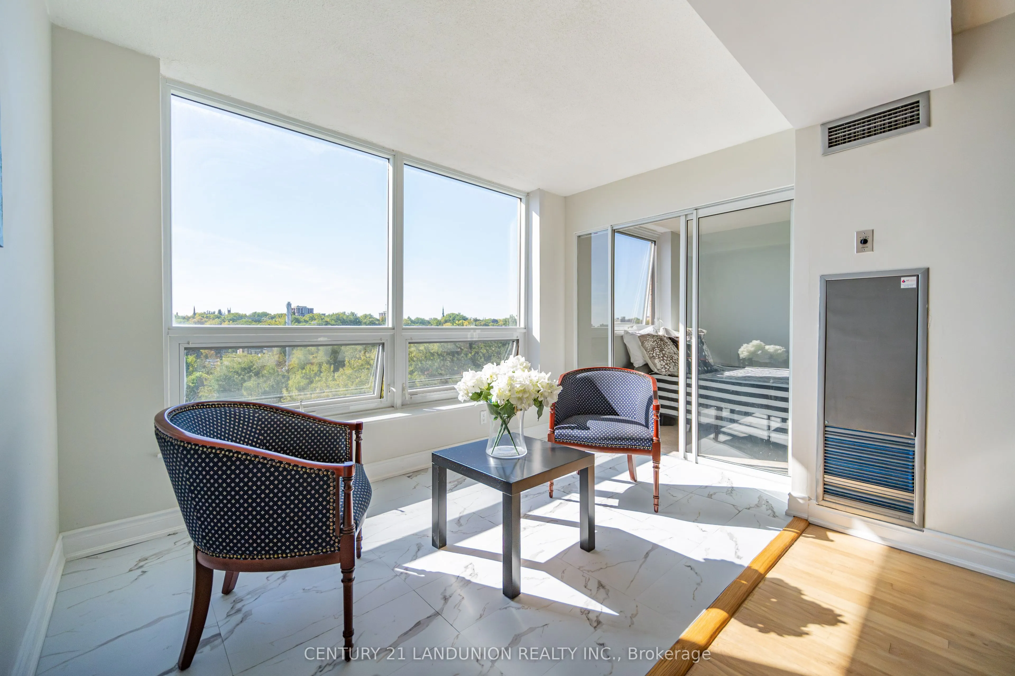 326 Major Mackenzie Drive E, #619